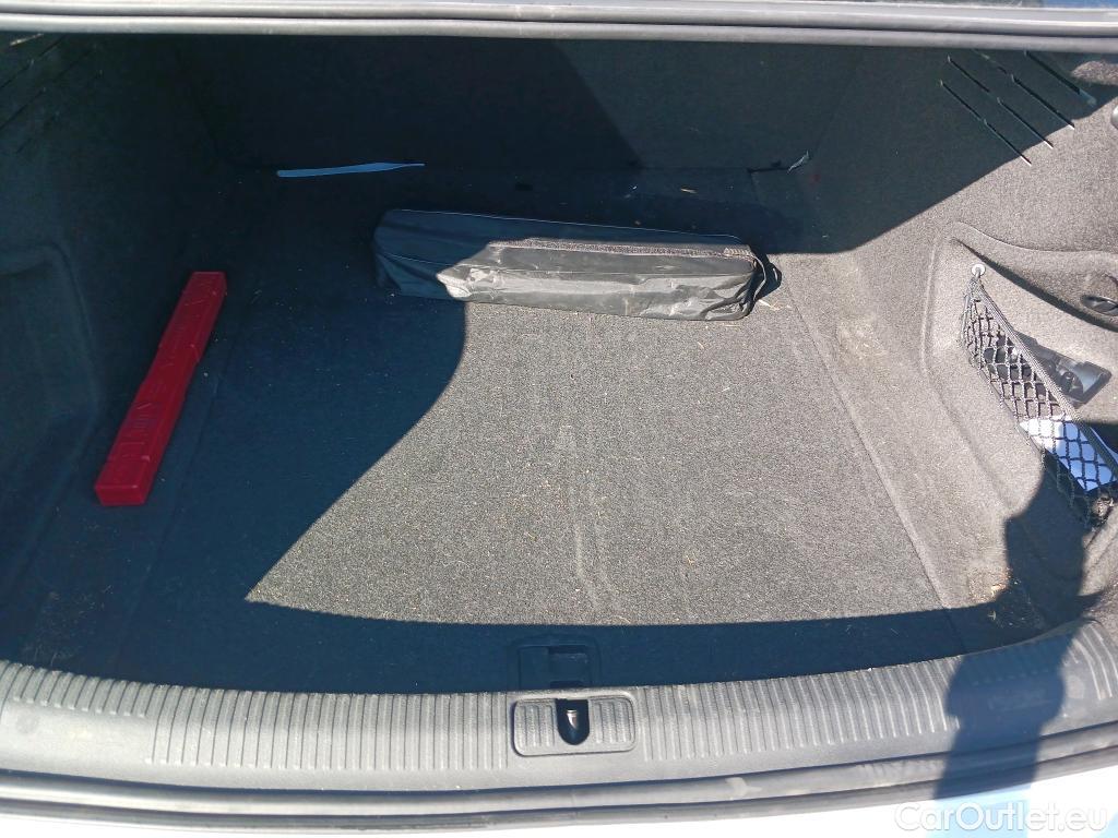  Audi  A4 AUDI  / 2019 / 4P / sedán Advanced 30 TDI 100kW (136CV) S tronic #9