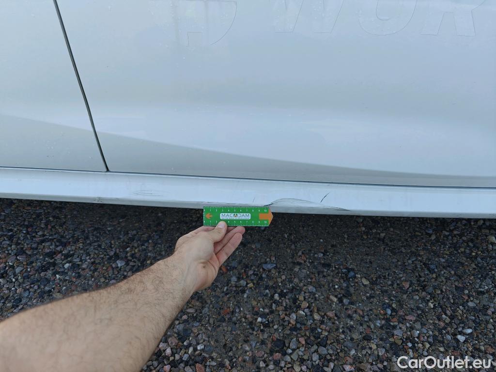  Toyota  Yaris TOYOTA  / 2020 / 5P / berlina con portón 1.5 120H Business Plus #5