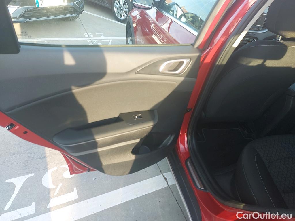  KIA  XCeed KIA  / 2019 / 5P / todoterreno 1.0 T-GDi Concept 88kW (120CV) #24