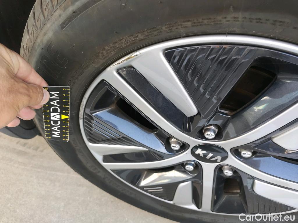  KIA  Niro KIA  1.6 GDi PHEV 104kW (141CV) Drive (AC) #24