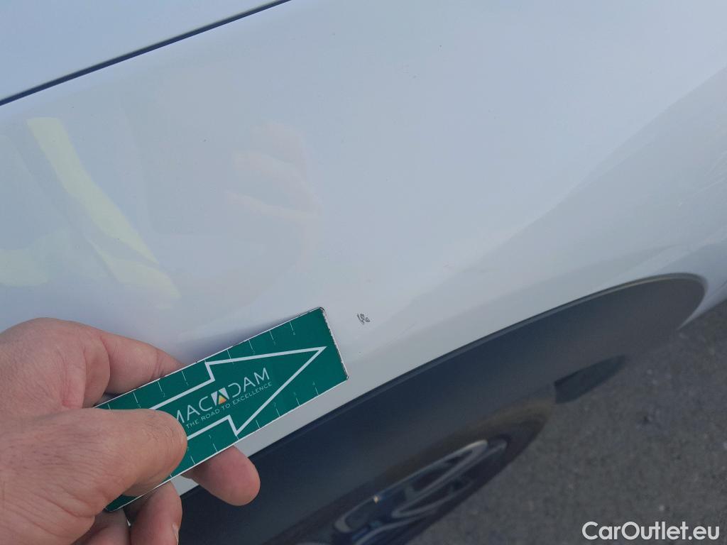  Citroen  C4 Cactus CITROEN  / 2018 / 5P / berlina con portón BlueHDi 100 S&S Feel #35