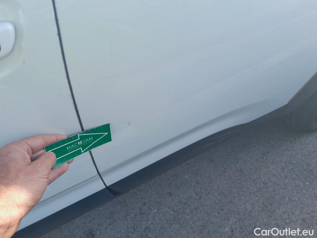  Citroen  C4 Cactus CITROEN  / 2018 / 5P / berlina con portón BlueHDi 100 S&S Feel #13