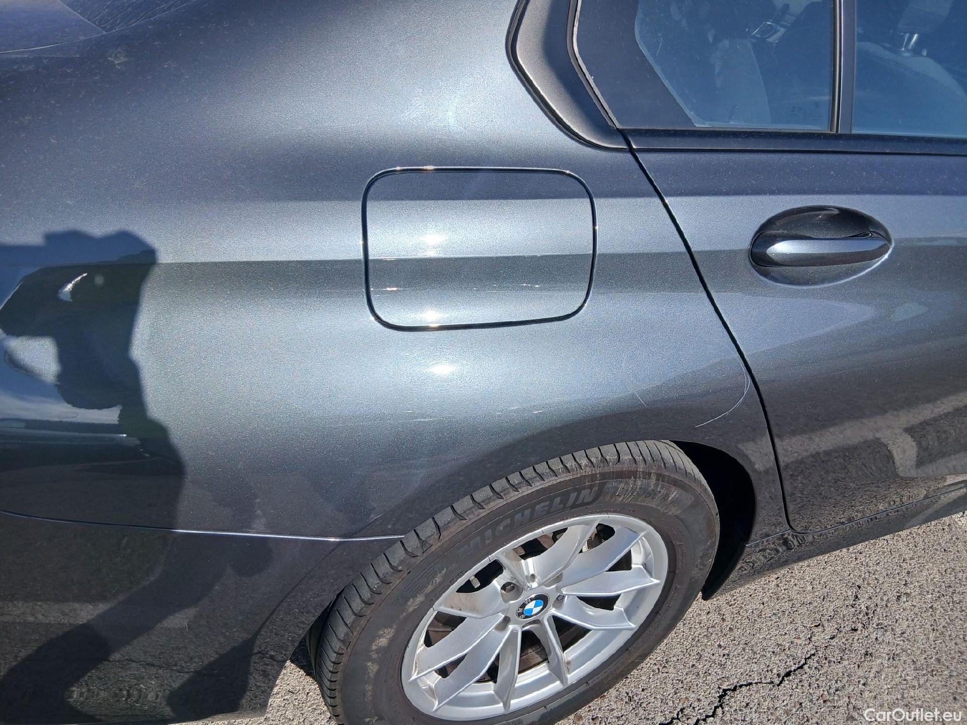  Bmw  Serie 3 BMW  / 2018 / 4P / sedán 318d Auto. #16