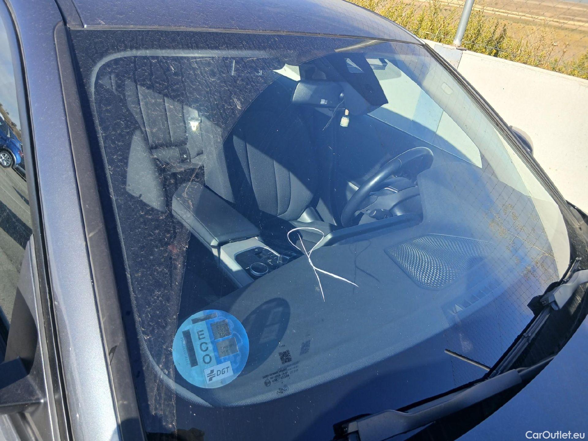  Bmw  Serie 3 BMW  / 2018 / 4P / sedán 318d Auto. #7