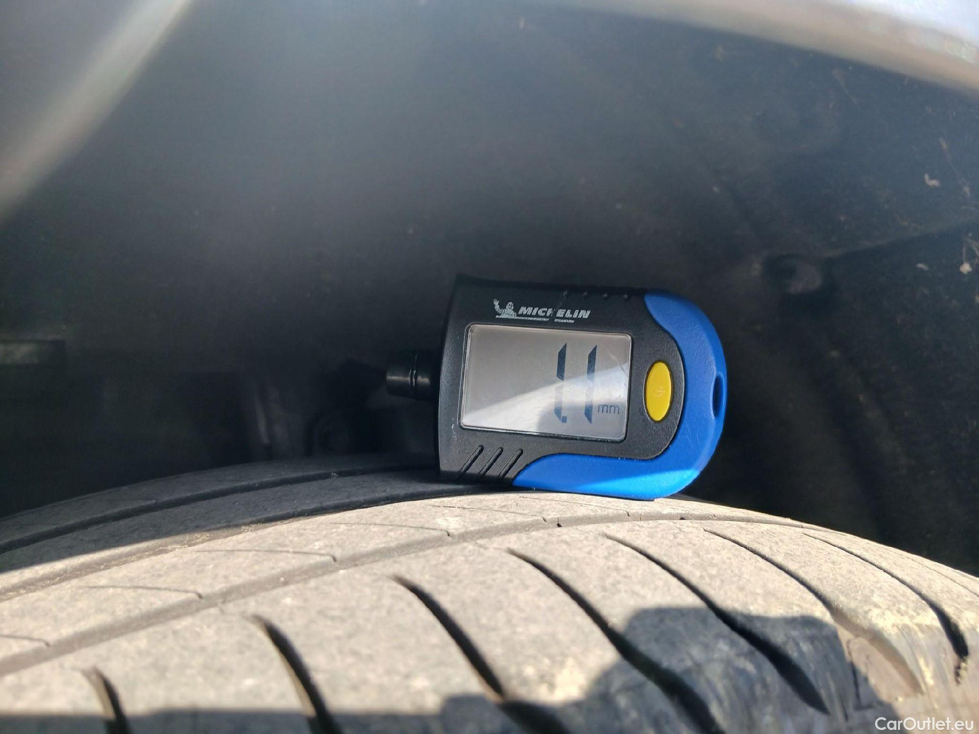  Bmw  Serie 3 BMW  / 2018 / 4P / sedán 318d Auto. #4