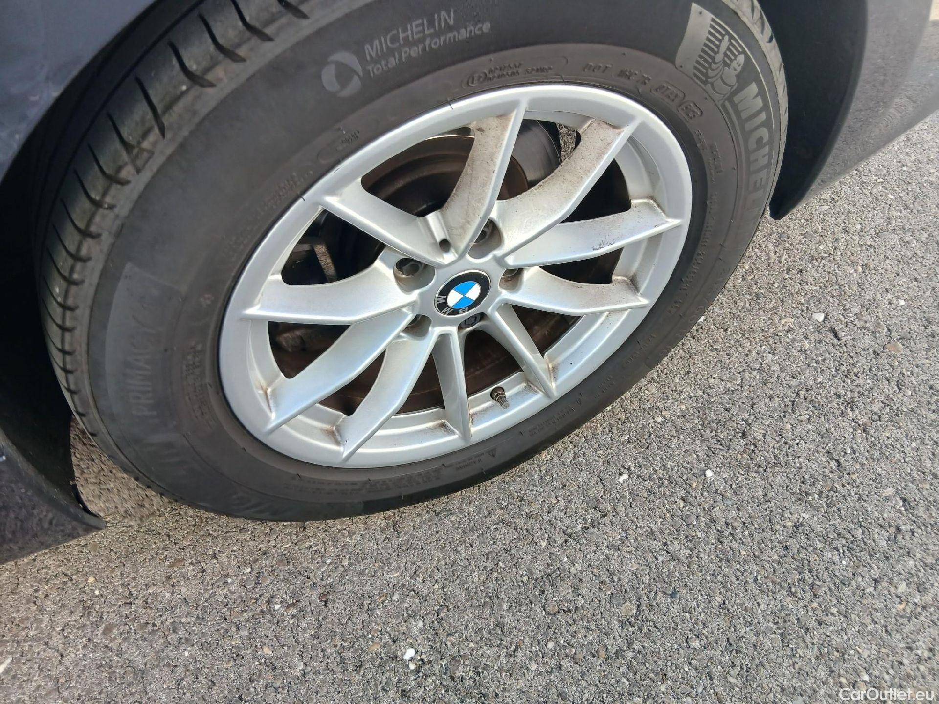  Bmw  Serie 3 BMW  / 2018 / 4P / sedán 318d Auto. #3