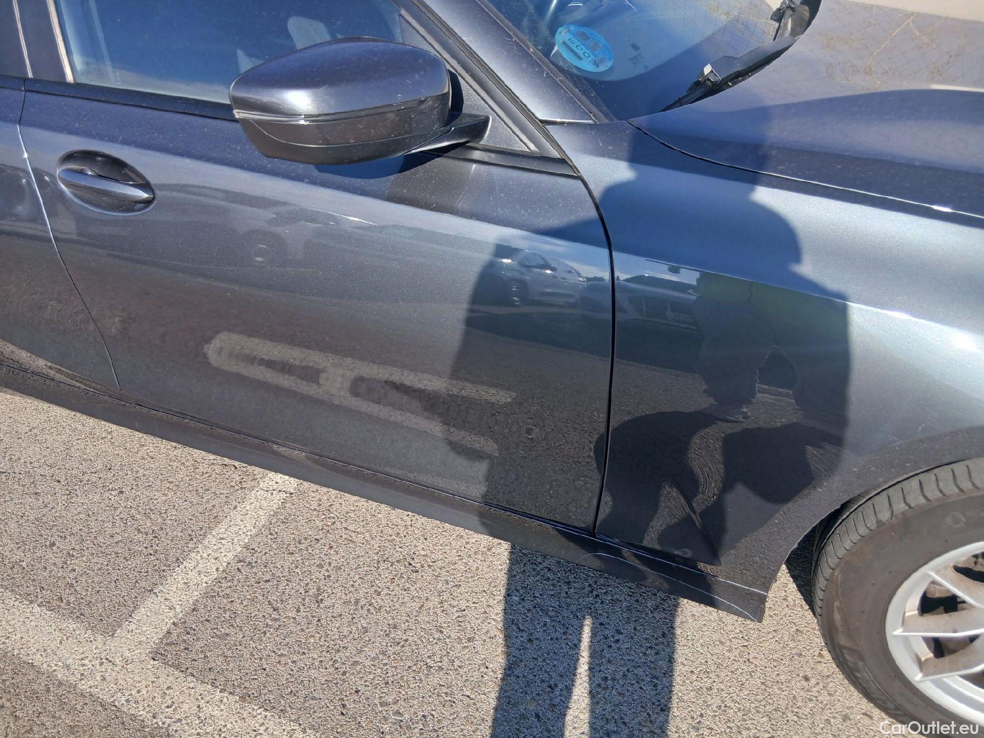  Bmw  Serie 3 BMW  / 2018 / 4P / sedán 318d Auto. #19
