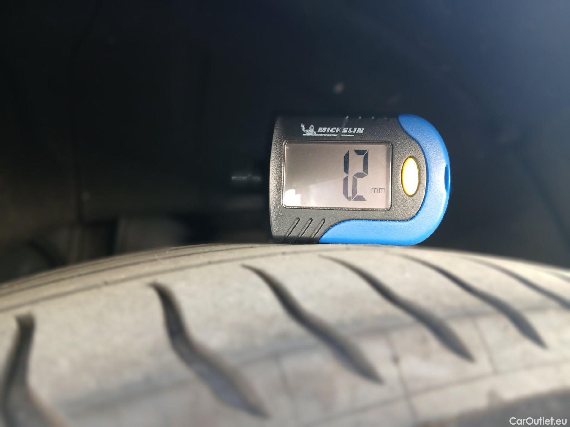  Bmw  Serie 3 BMW  / 2018 / 4P / sedán 318d Auto. #2