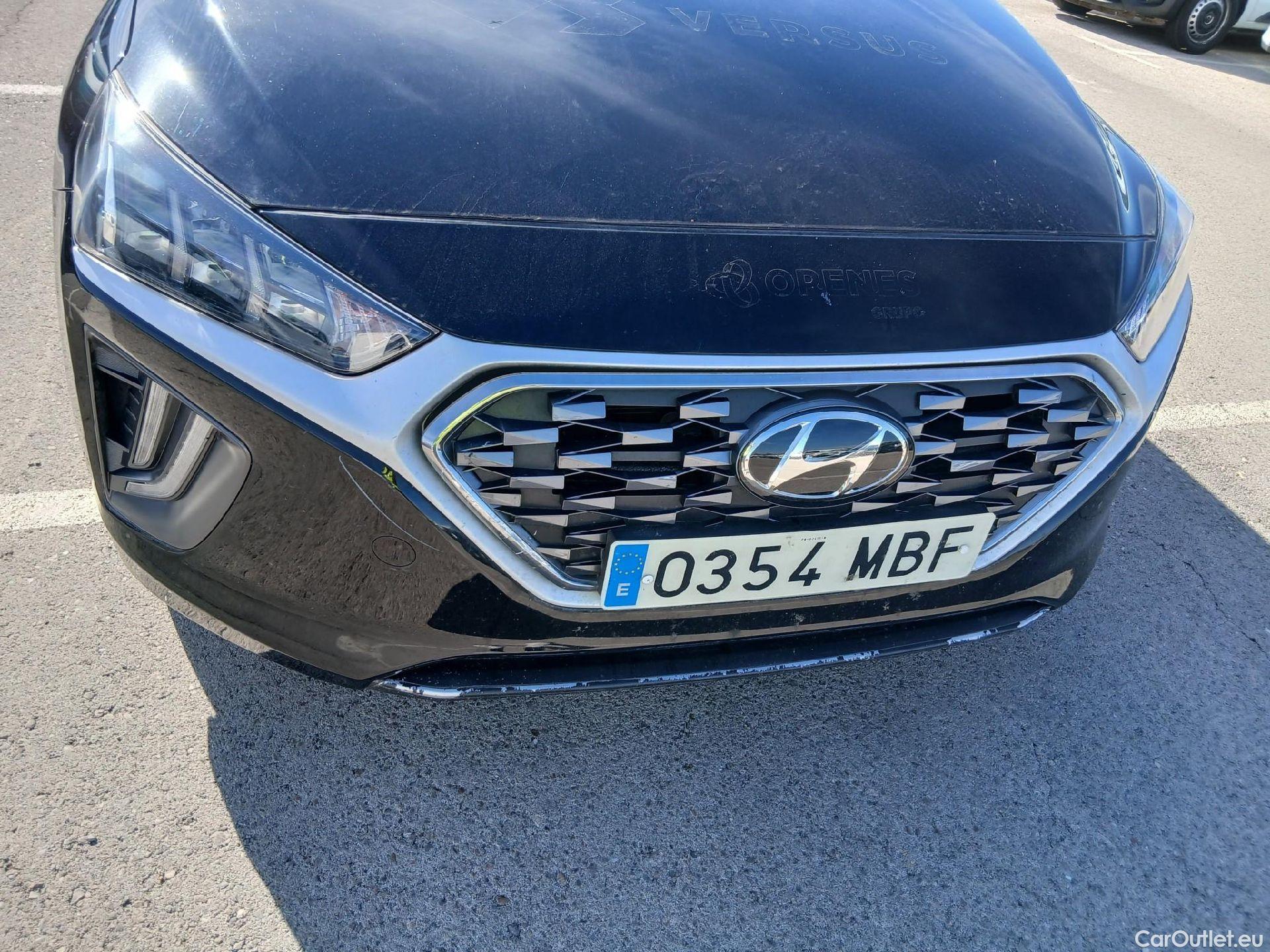  Hyundai   Ioniq HYUNDAI / 2019 / 5P / berlina con portón 1.6 GDI HEV Tecno DCT #24