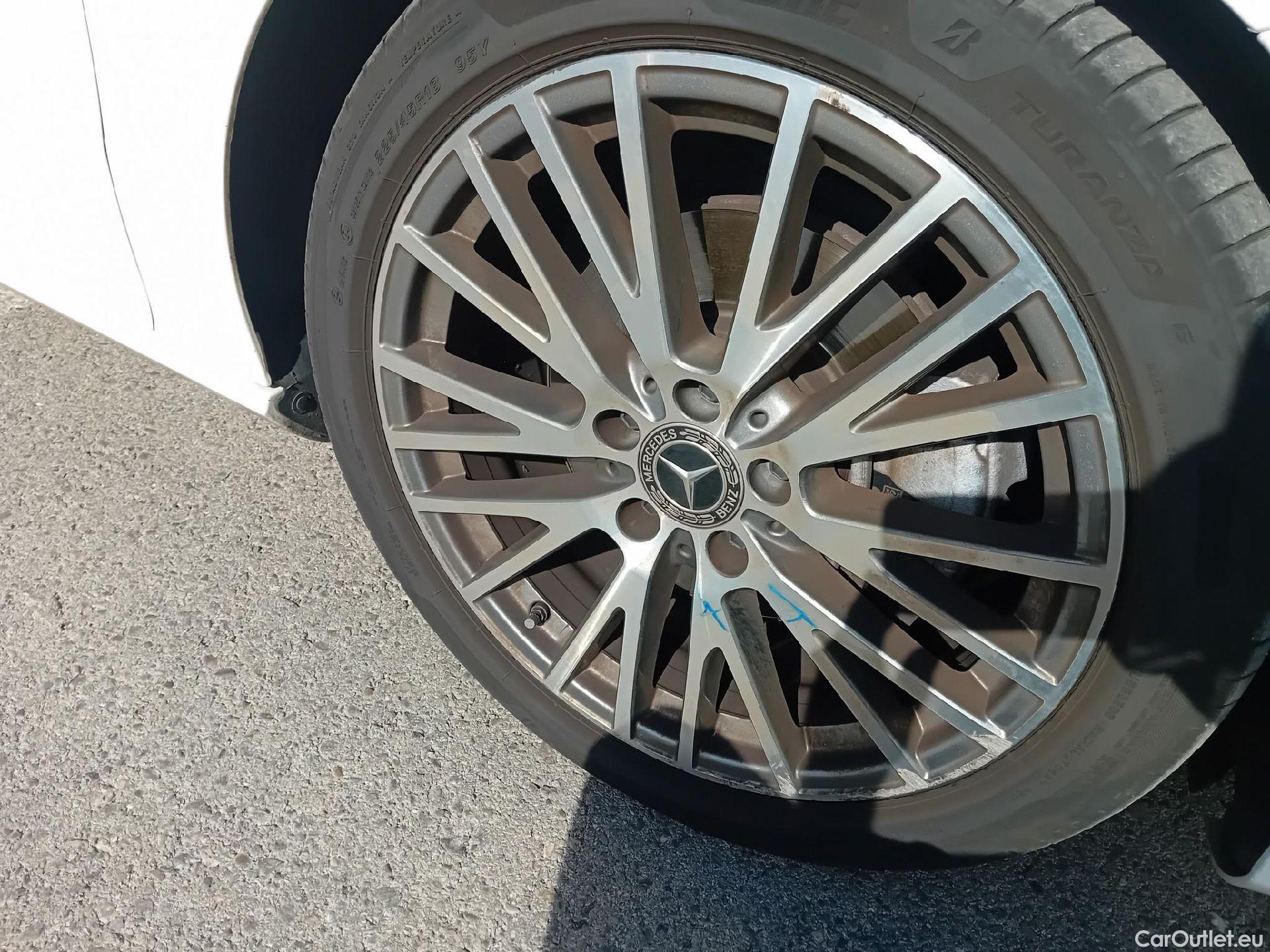  Mercedes  CLA-Klasse MERCEDES-BENZ CLA / 2019 / 4P / coupé CLA 200 D DCT #30