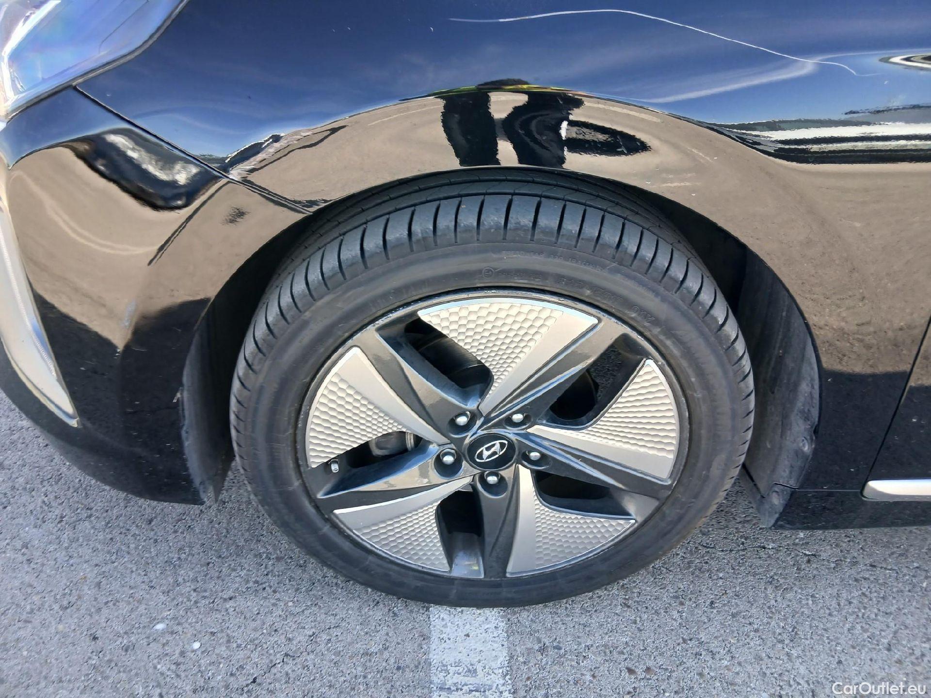  Hyundai   Ioniq HYUNDAI / 2019 / 5P / berlina con portón 1.6 GDI HEV Tecno DCT #7