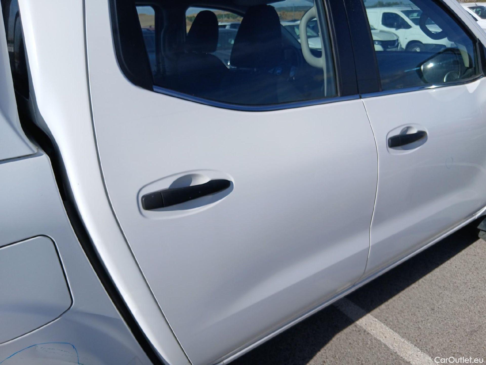  Nissan  Navara NISSAN  / 2015 / 4P / pickup D. Cab. 2.3dCi 120kW(160CV) Acenta BDif #29