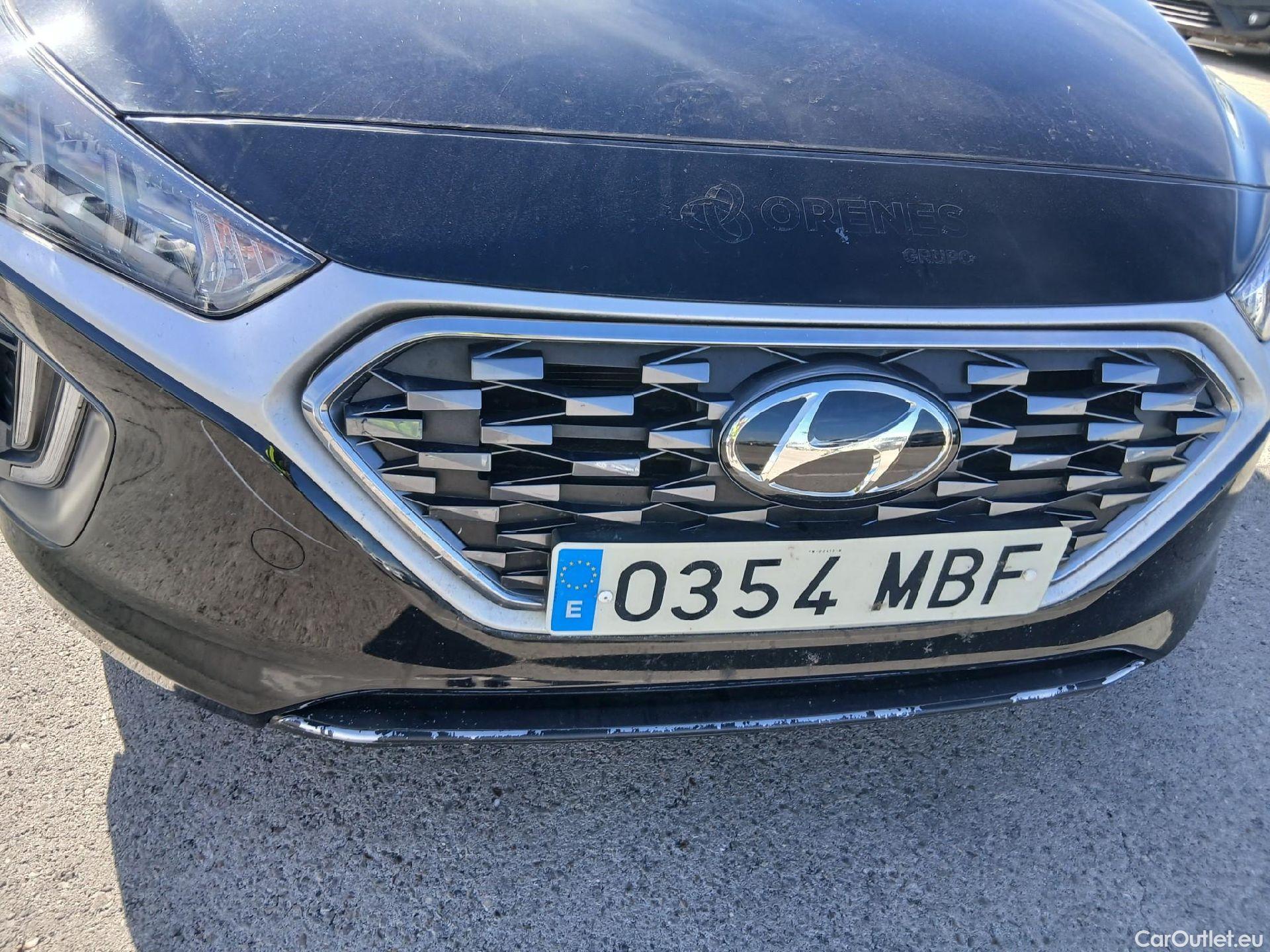  Hyundai   Ioniq HYUNDAI / 2019 / 5P / berlina con portón 1.6 GDI HEV Tecno DCT #26