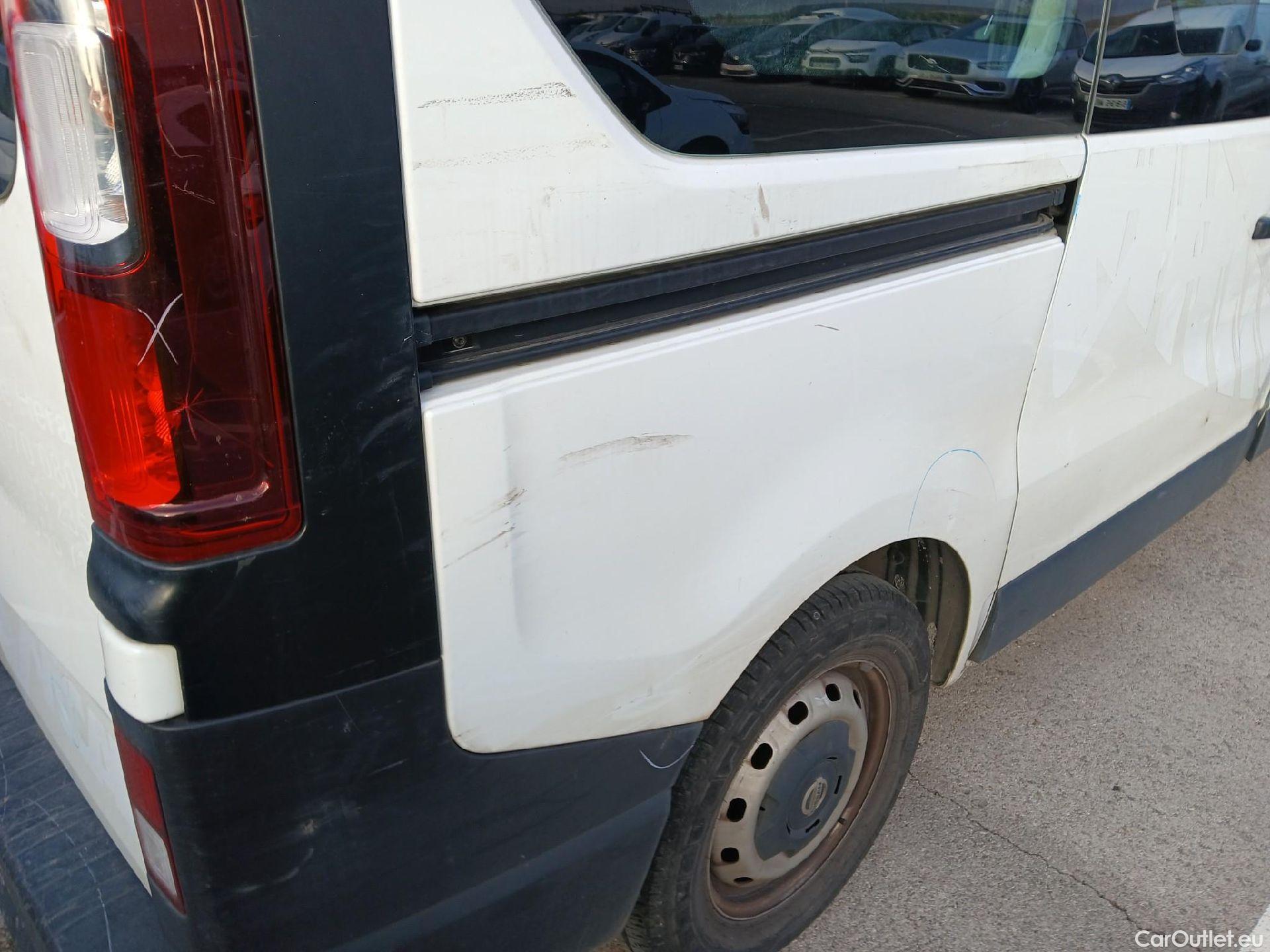  Nissan  NV300 NISSAN  / 2016 / 4P / combi Combi 6 1.6dCi 88kW L1H1 1T COMFORT #64