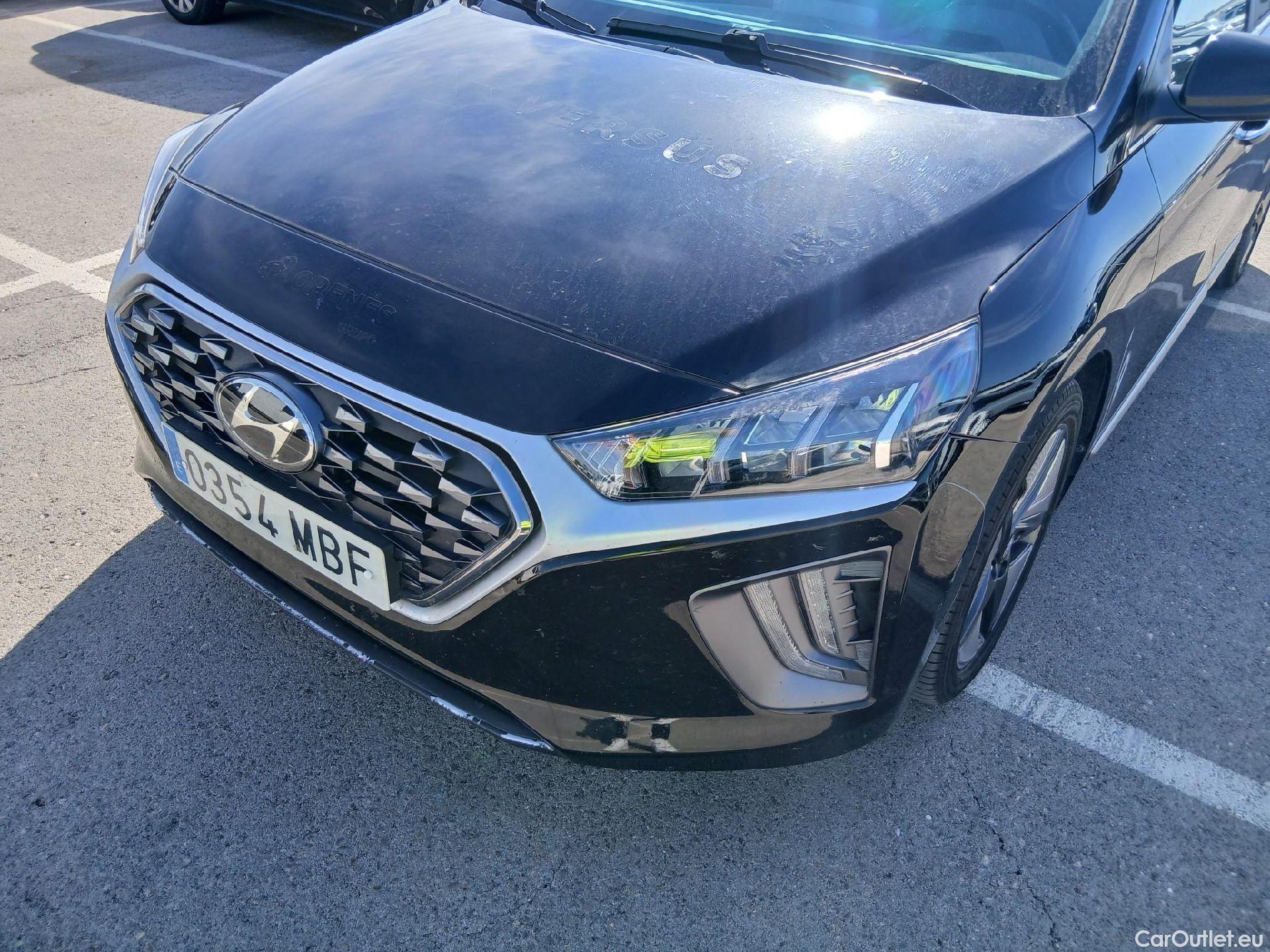  Hyundai   Ioniq HYUNDAI / 2019 / 5P / berlina con portón 1.6 GDI HEV Tecno DCT #18