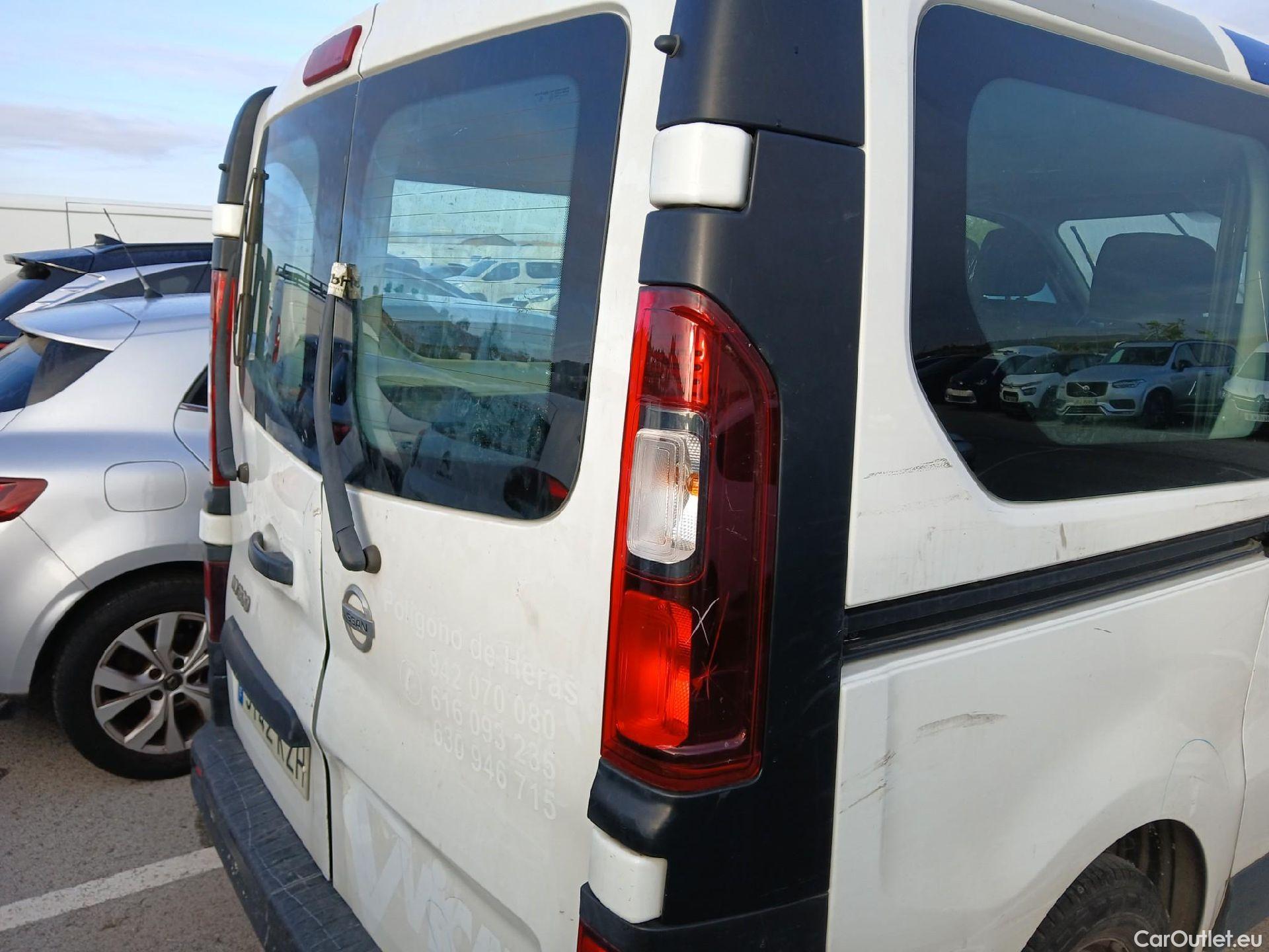  Nissan  NV300 NISSAN  / 2016 / 4P / combi Combi 6 1.6dCi 88kW L1H1 1T COMFORT #61