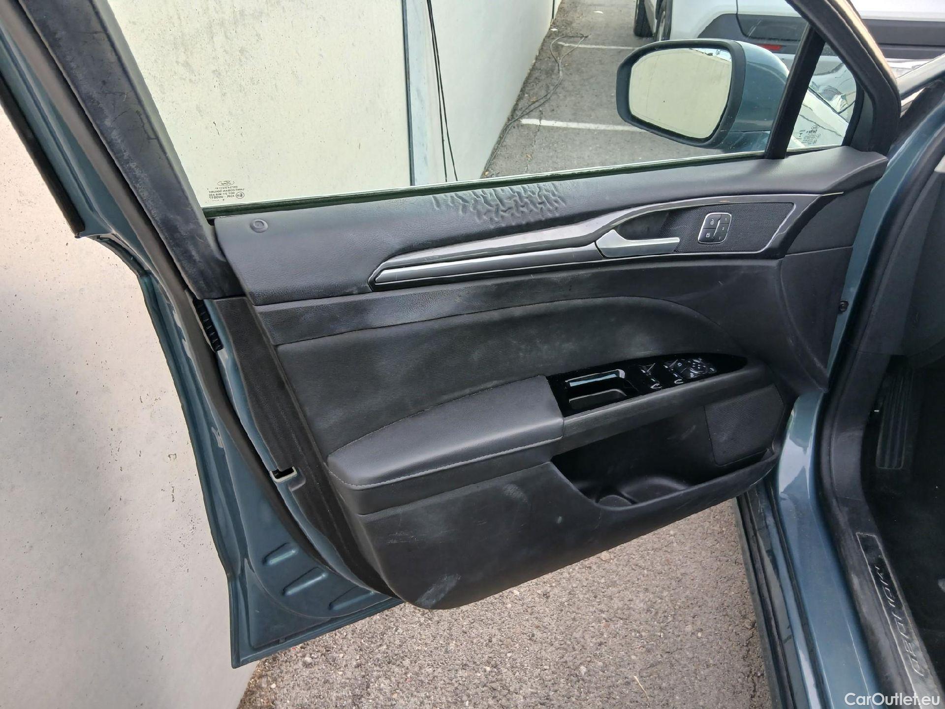  Ford  Mondeo FORD  / 2014 / 5P / berlina con portón 2.0 TDCi 110kW (150CV) Titanium 235 #6
