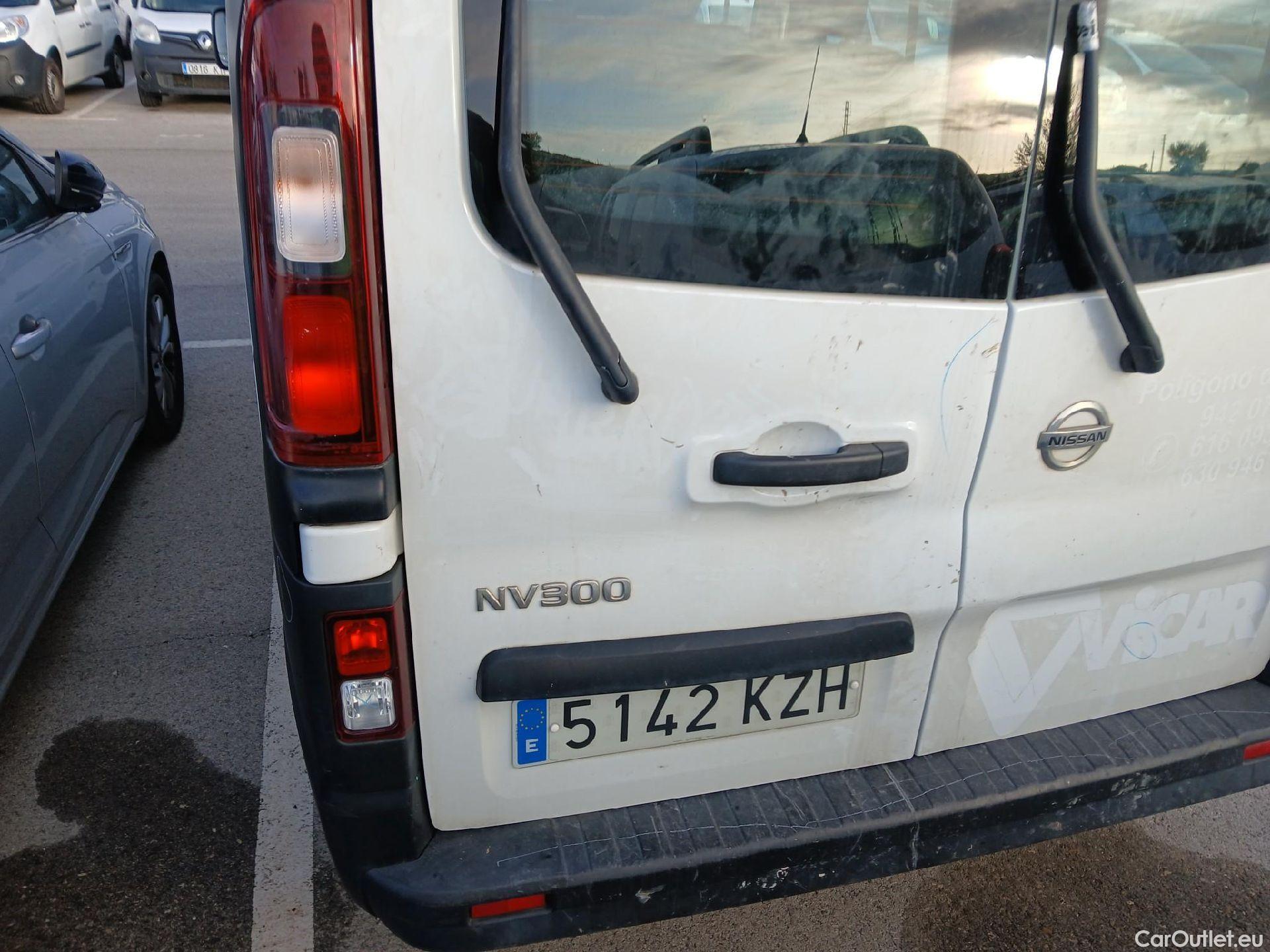  Nissan  NV300 NISSAN  / 2016 / 4P / combi Combi 6 1.6dCi 88kW L1H1 1T COMFORT #57