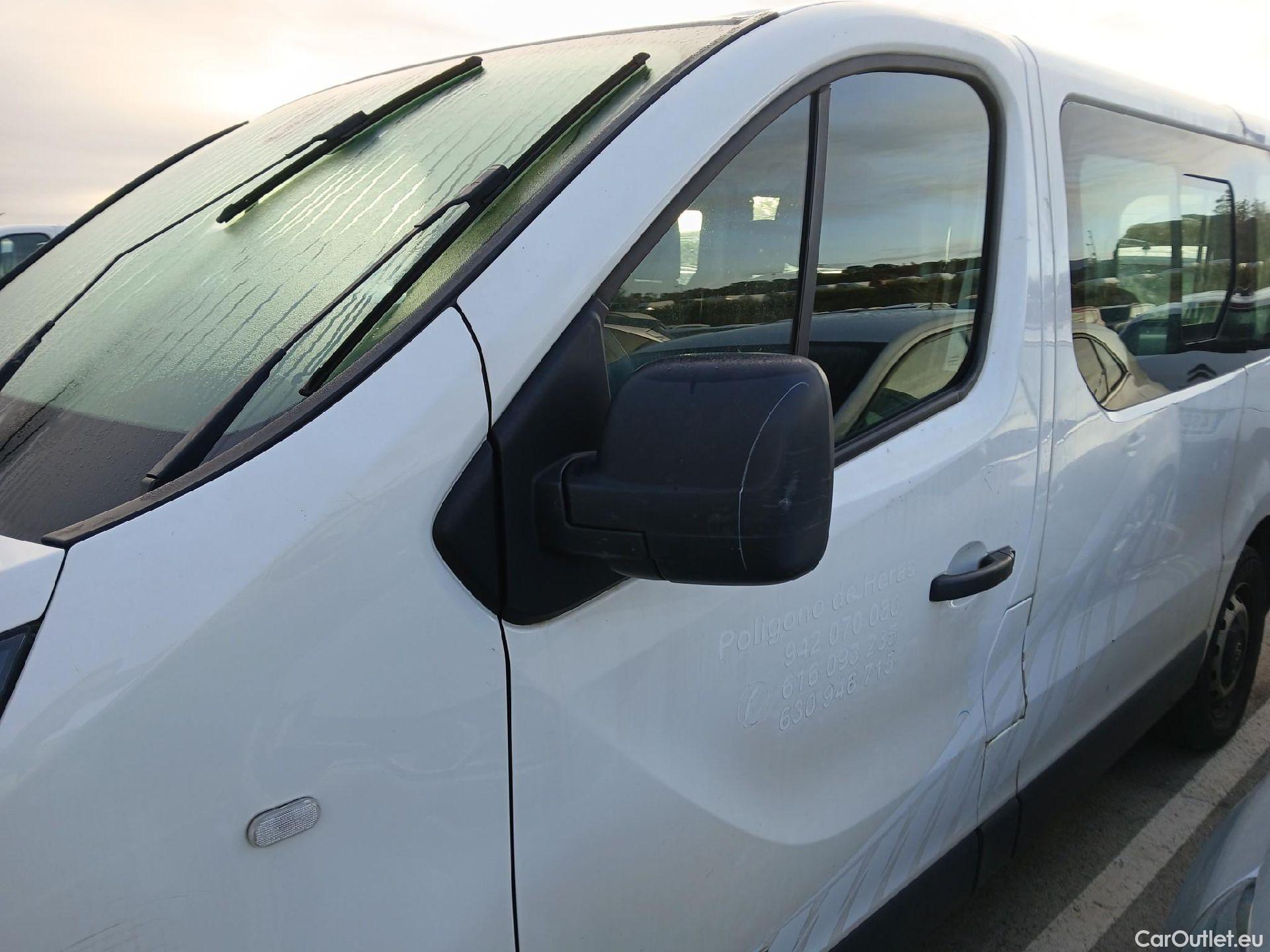  Nissan  NV300 NISSAN  / 2016 / 4P / combi Combi 6 1.6dCi 88kW L1H1 1T COMFORT #46