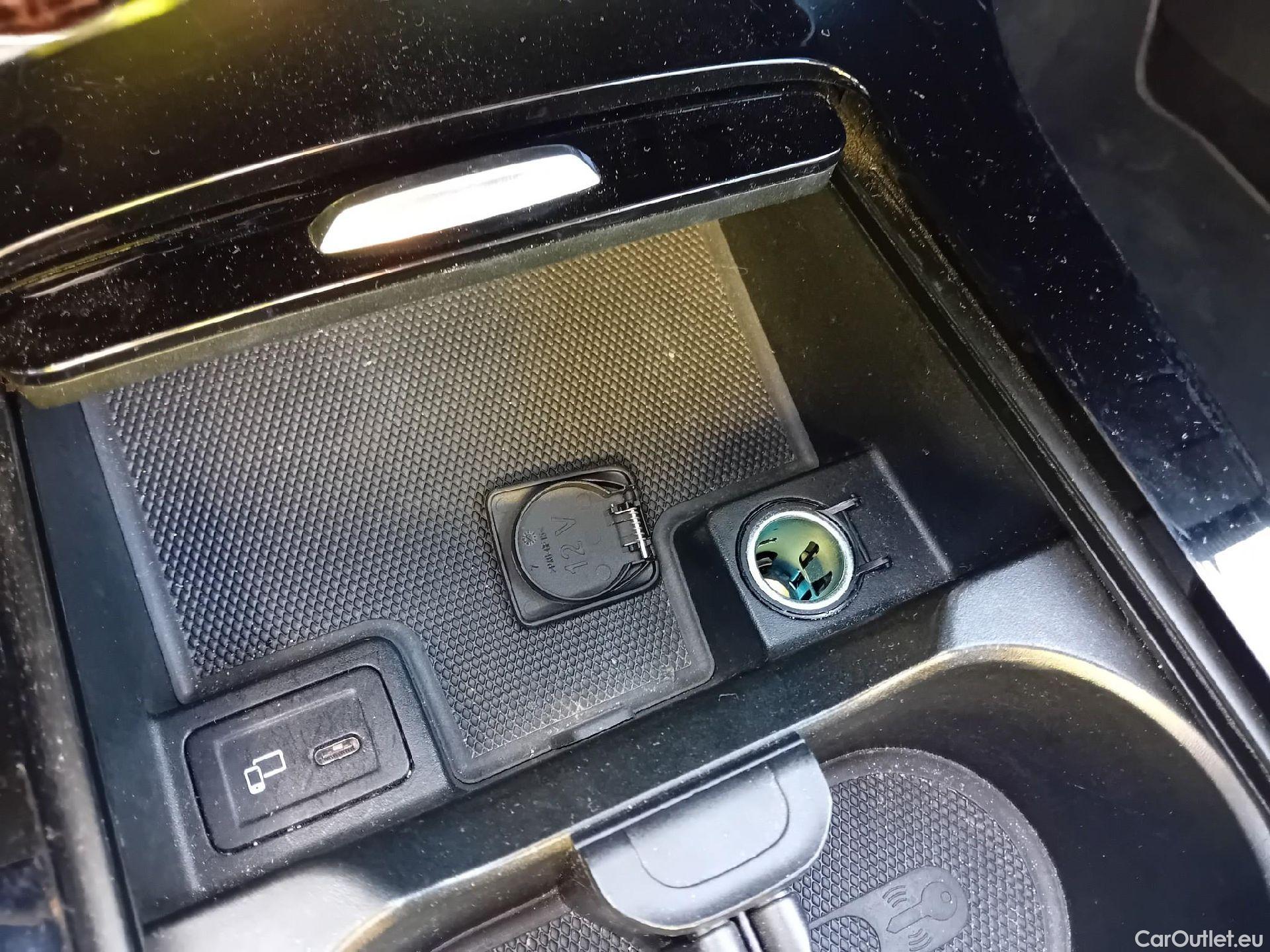  Mercedes  CLA-Klasse MERCEDES-BENZ CLA / 2019 / 4P / coupé CLA 200 D DCT #1