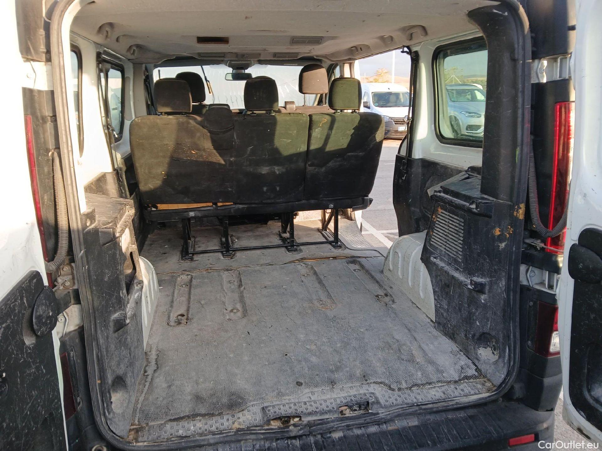  Nissan  NV300 NISSAN  / 2016 / 4P / combi Combi 6 1.6dCi 88kW L1H1 1T COMFORT #38