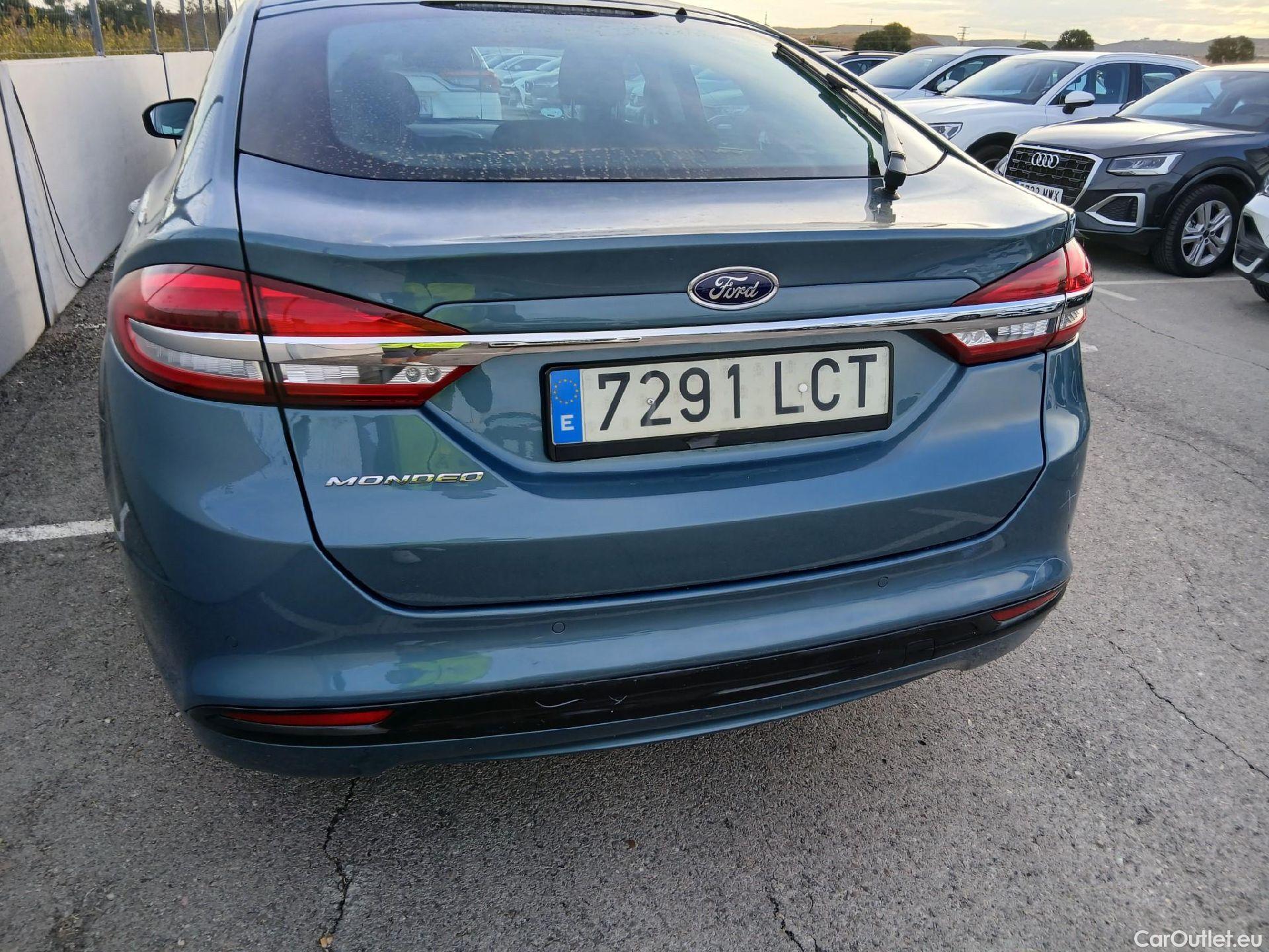  Ford  Mondeo FORD  / 2014 / 5P / berlina con portón 2.0 TDCi 110kW (150CV) Titanium 235 #29