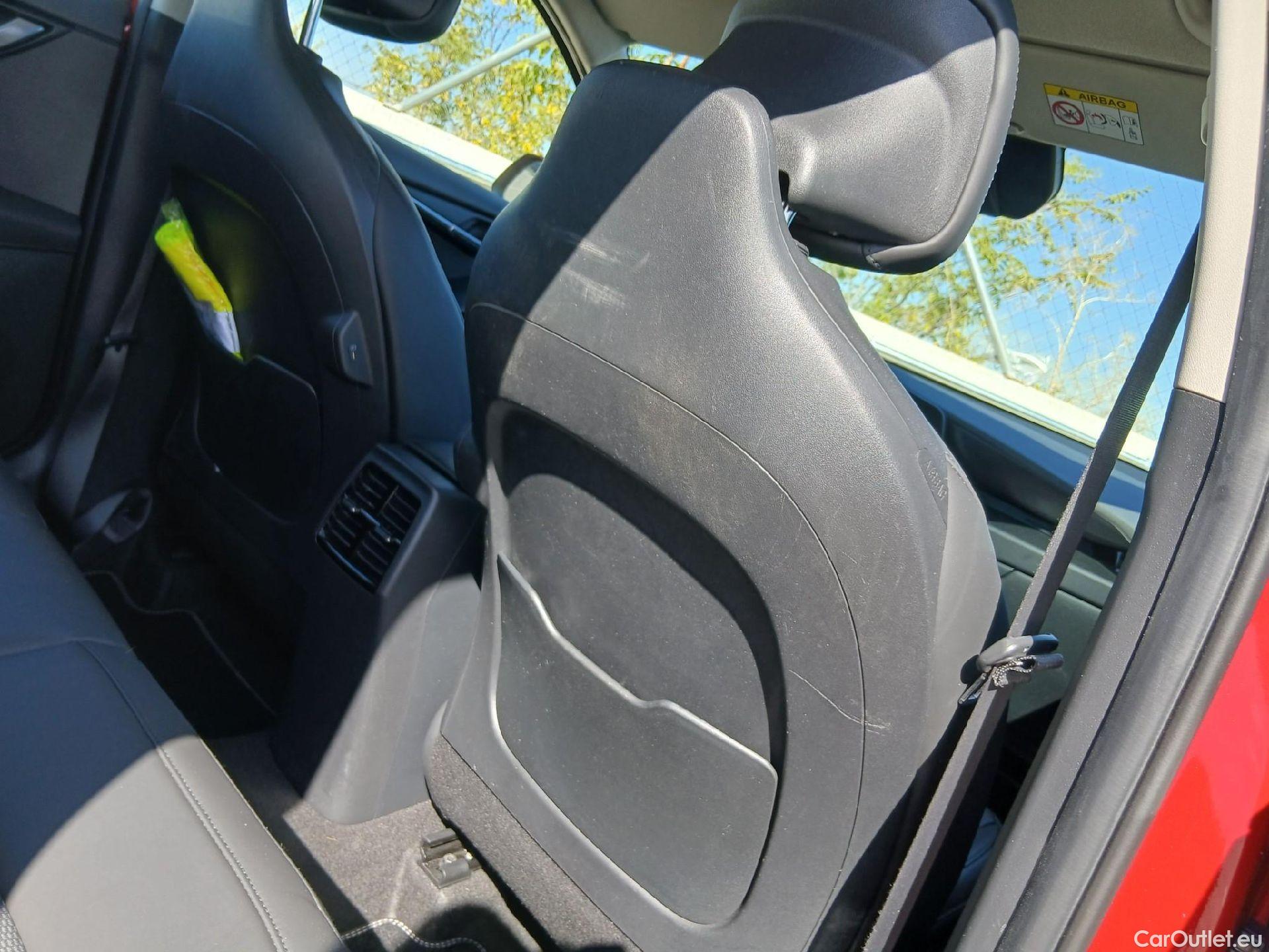  KIA  Niro KIA  / 2022 / 5P / crossover 1.6 GDi HEV 104kW (141CV) Drive #29