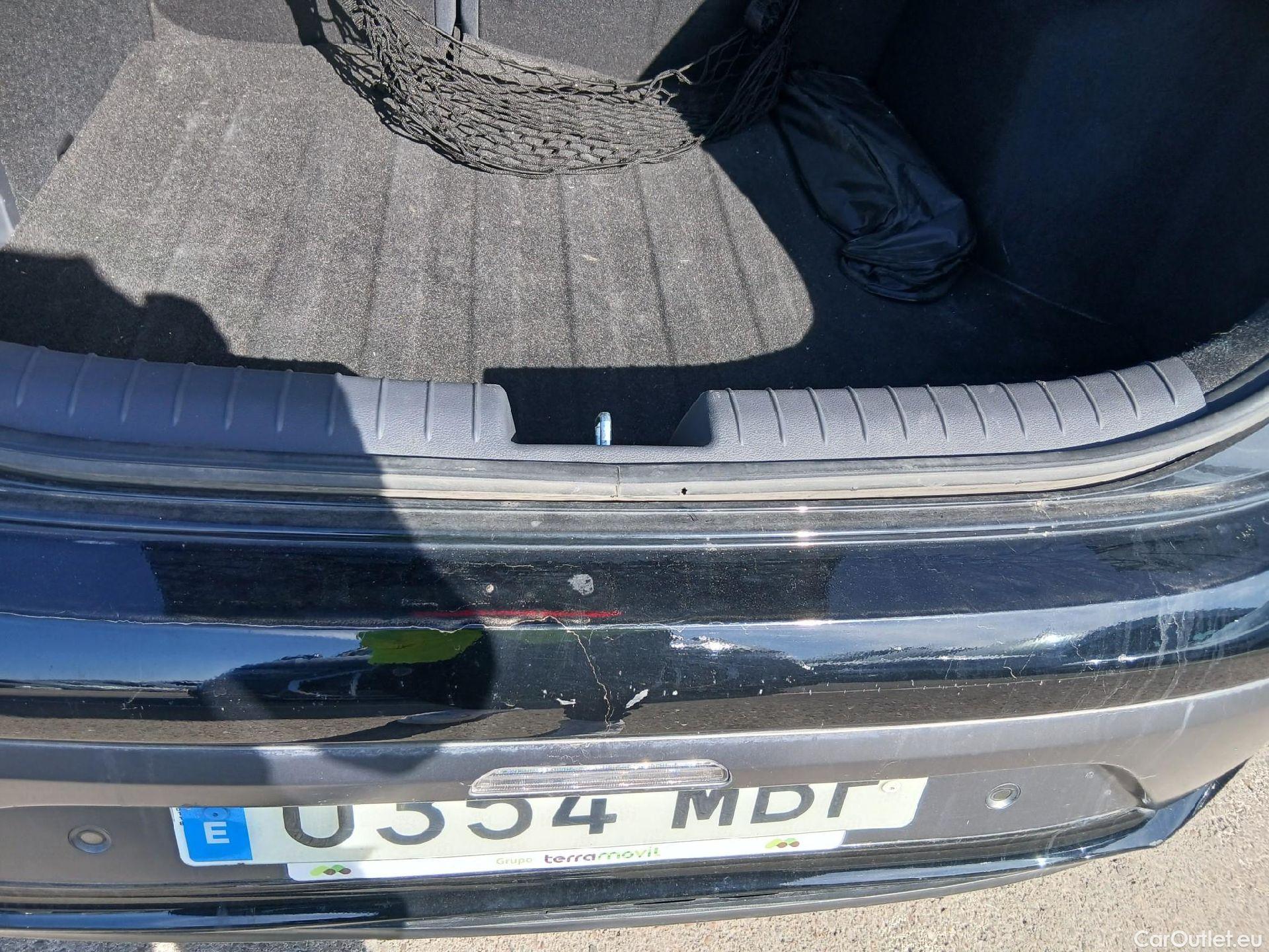  Hyundai   Ioniq HYUNDAI / 2019 / 5P / berlina con portón 1.6 GDI HEV Tecno DCT #3