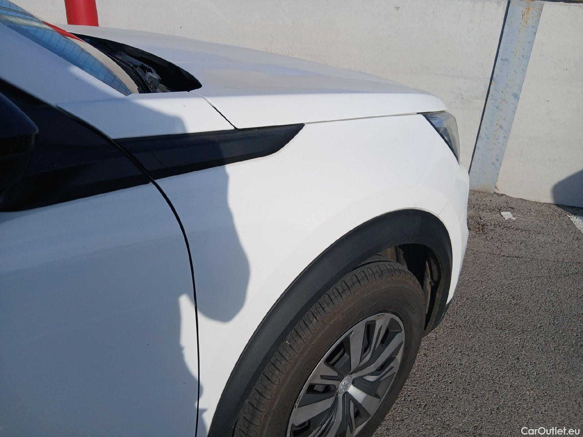  Peugeot  2008 PEUGEOT  / 2019 / 5P / todoterreno Active BlueHDI 81kW (110CV) #37