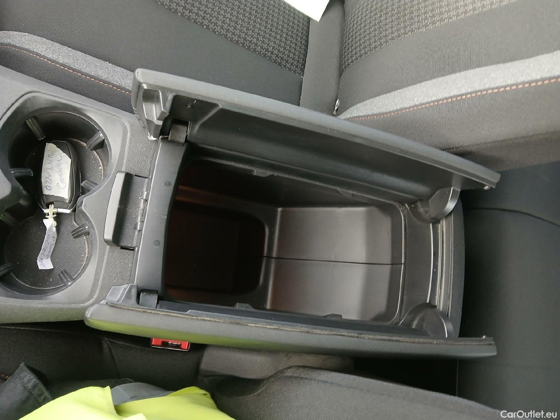  Land Rover  Discovery PEUGEOT 3008 / 2020 / 5P / todoterreno 1.5 BlueHDi 96kW (130CV) S&S Active Pack #1