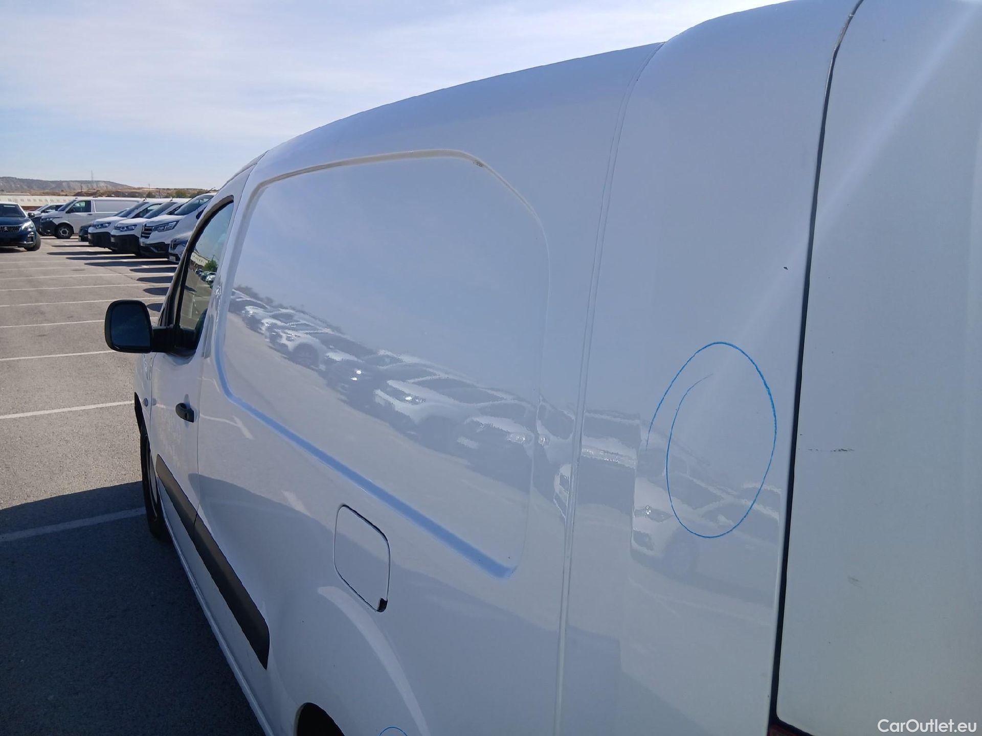  Peugeot  Partner PEUGEOT  VU 4p 2G furgón derivado de Furgón Confort PackL2 BlueHDi 73KW (100) #17