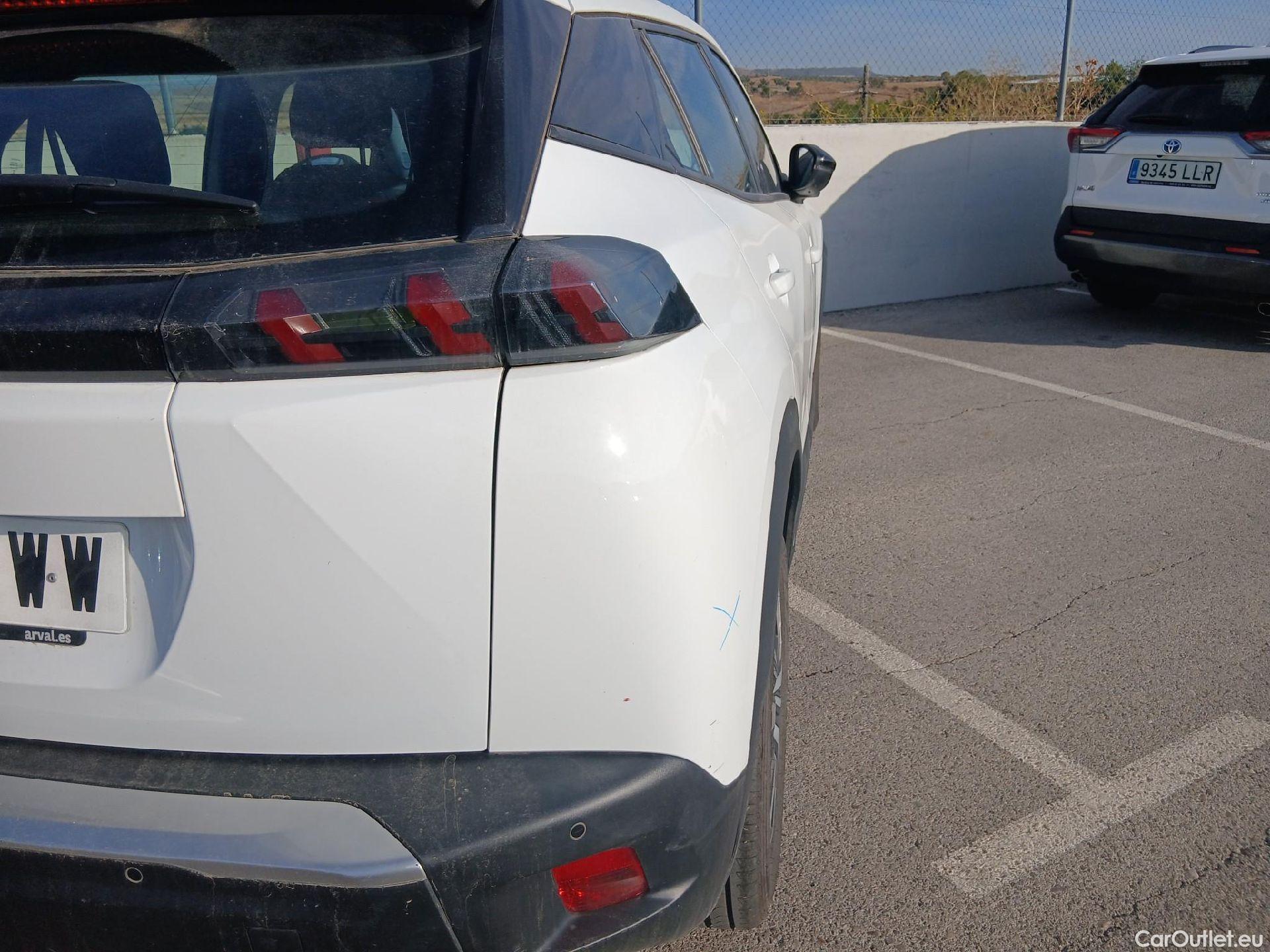  Peugeot  2008 PEUGEOT  / 2019 / 5P / todoterreno Active BlueHDI 81kW (110CV) #24
