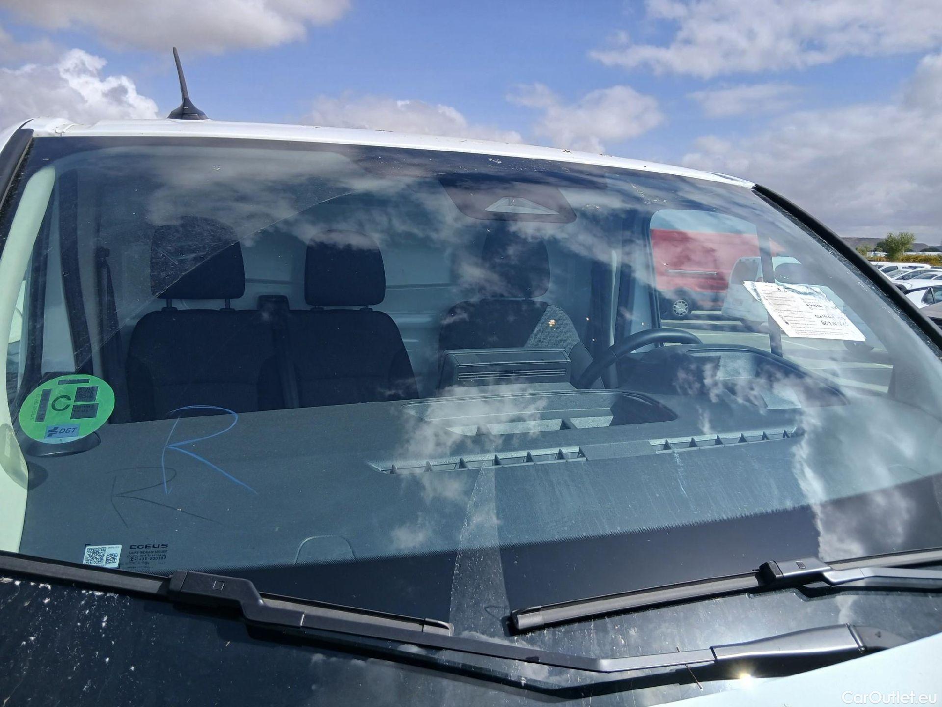  Renault  Trafic RENAULT  / 2021 / 4P / furgón Furgón L1H1 Blue dCi 96 Kw (130 CV) (AC2) #1
