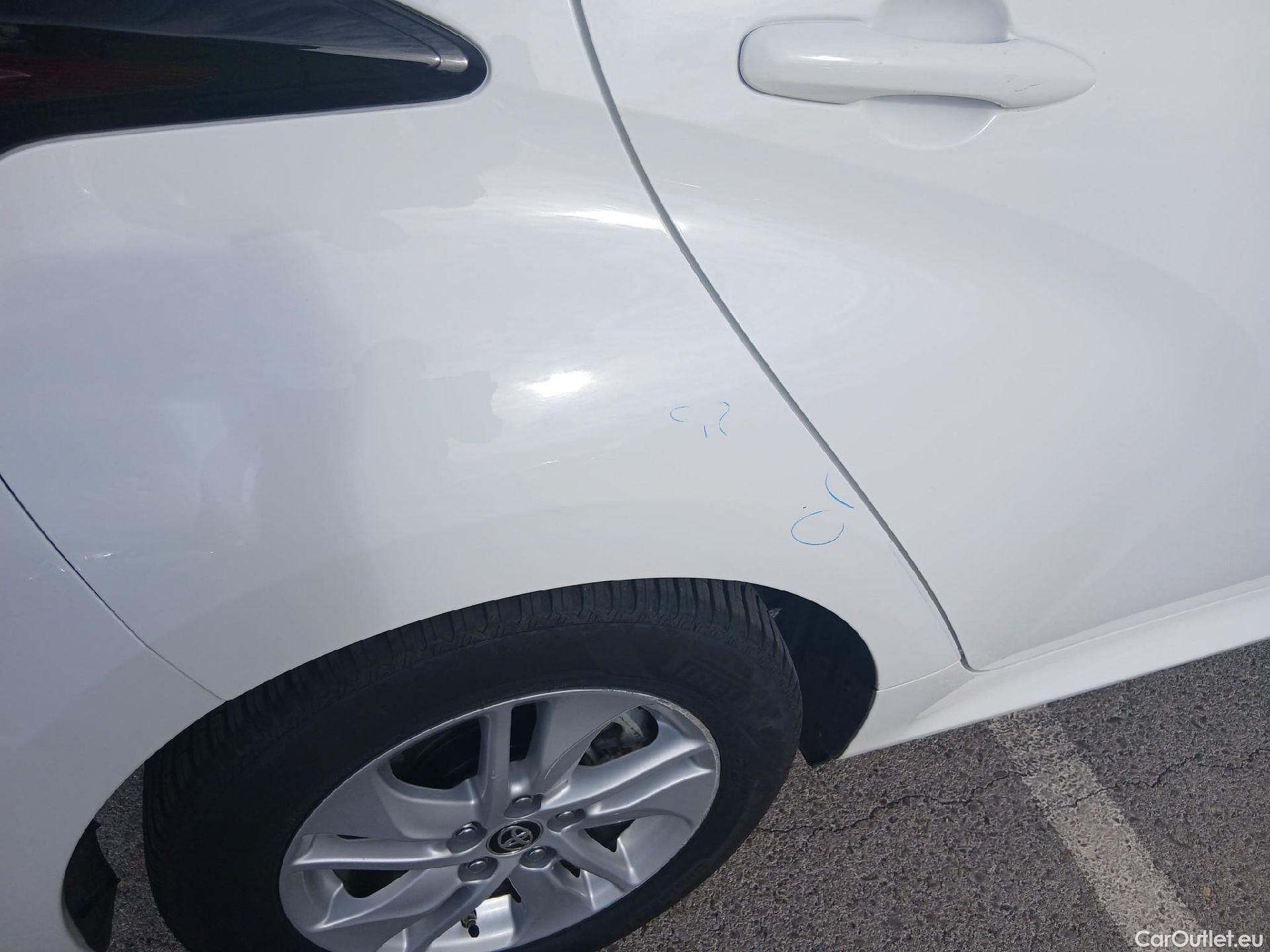  Toyota  Yaris TOYOTA  / 2020 / 5P / berlina con portón 1.5 120H Business Plus #17