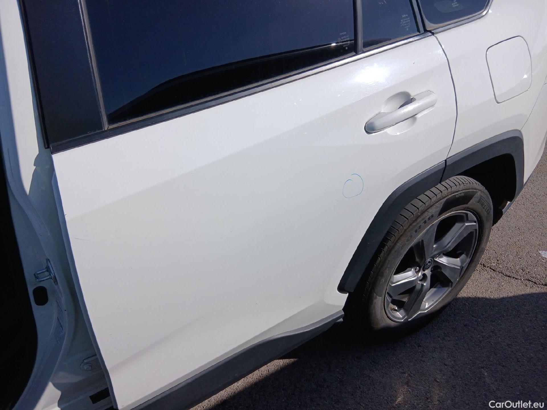  Toyota  RAV4 TOYOTA  / 2018 / 5P / todoterreno 2.5l 220H Advance 4WD #29