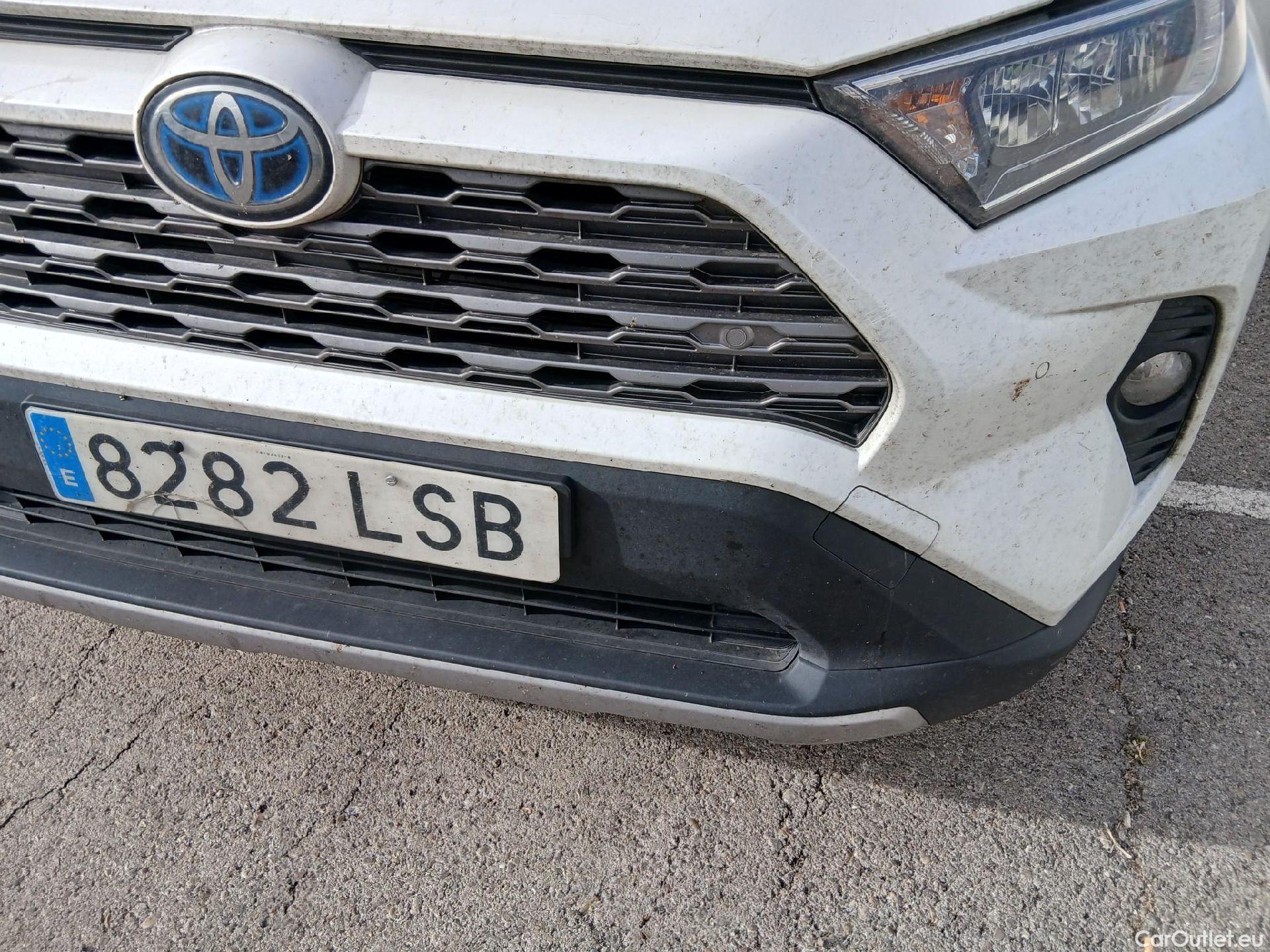  Toyota  RAV4 TOYOTA  / 2018 / 5P / todoterreno 2.5l 220H Advance #8