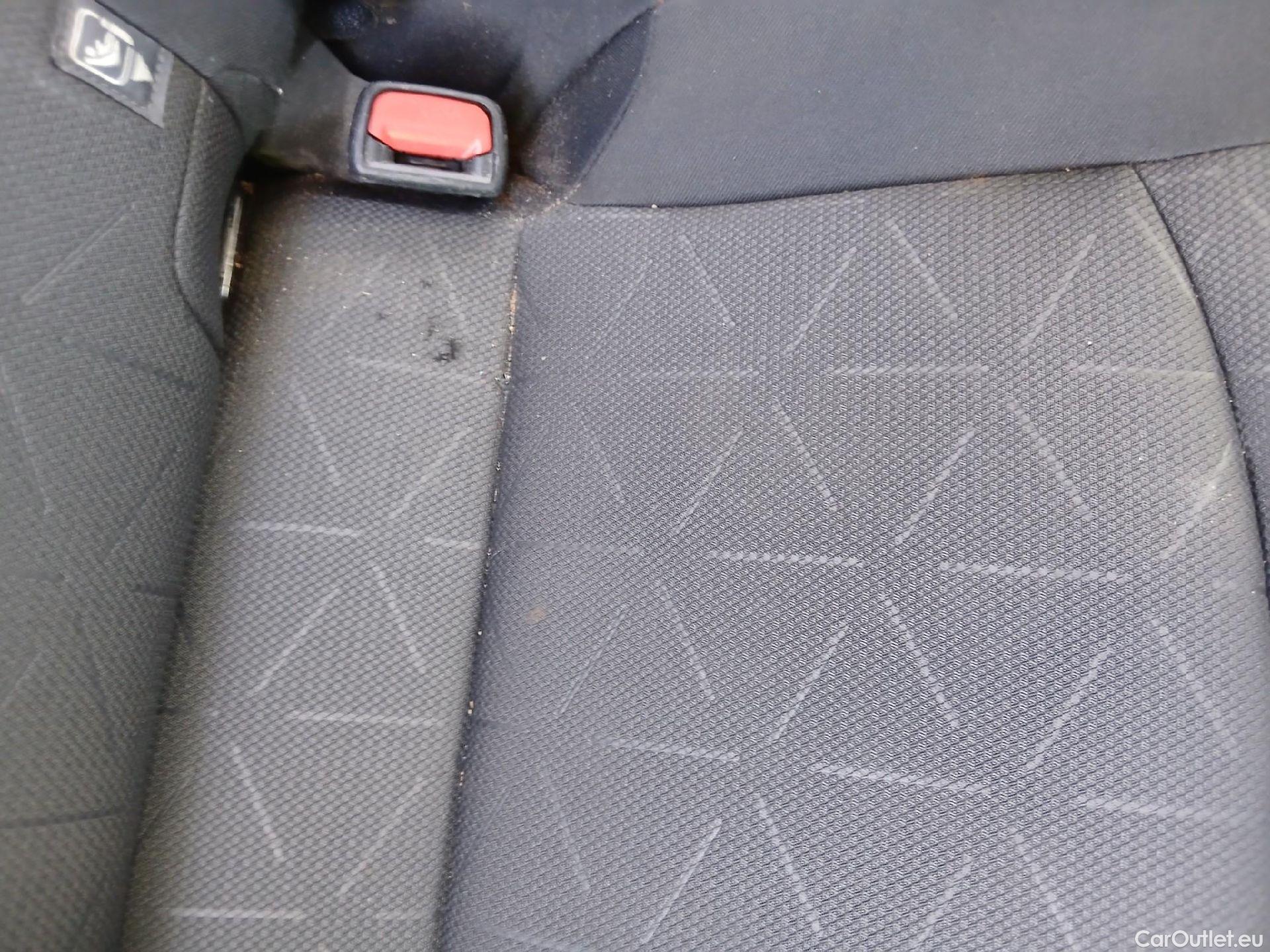  Toyota  RAV4 TOYOTA  / 2018 / 5P / todoterreno 2.5l 220H Advance 4WD #42