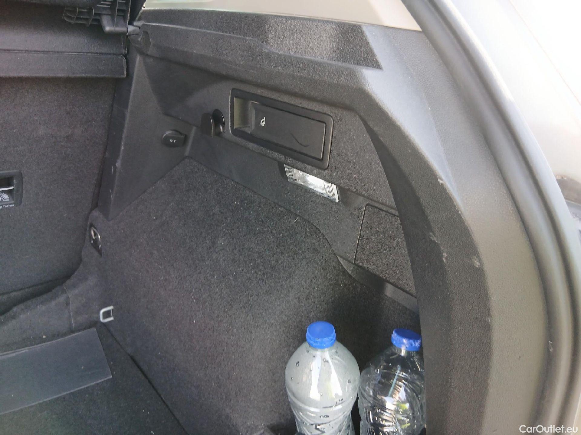  Volkswagen  Tiguan VOLKSWAGEN  / 2016 / 5P / todoterreno Advance 2.0 TDI 110kW (150CV) DSG #49