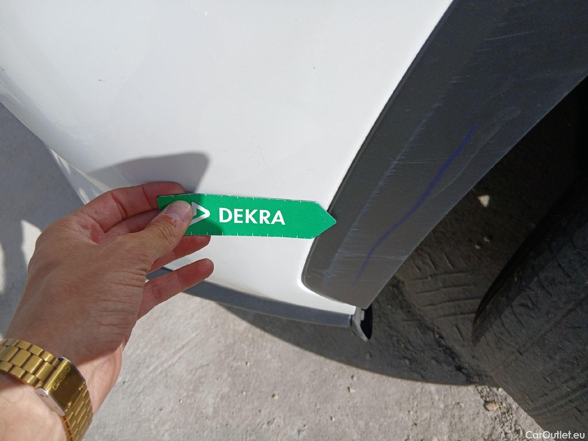  Toyota  RAV4 TOYOTA  / 2018 / 5P / todoterreno 2.5l 220H Advance 4WD #15