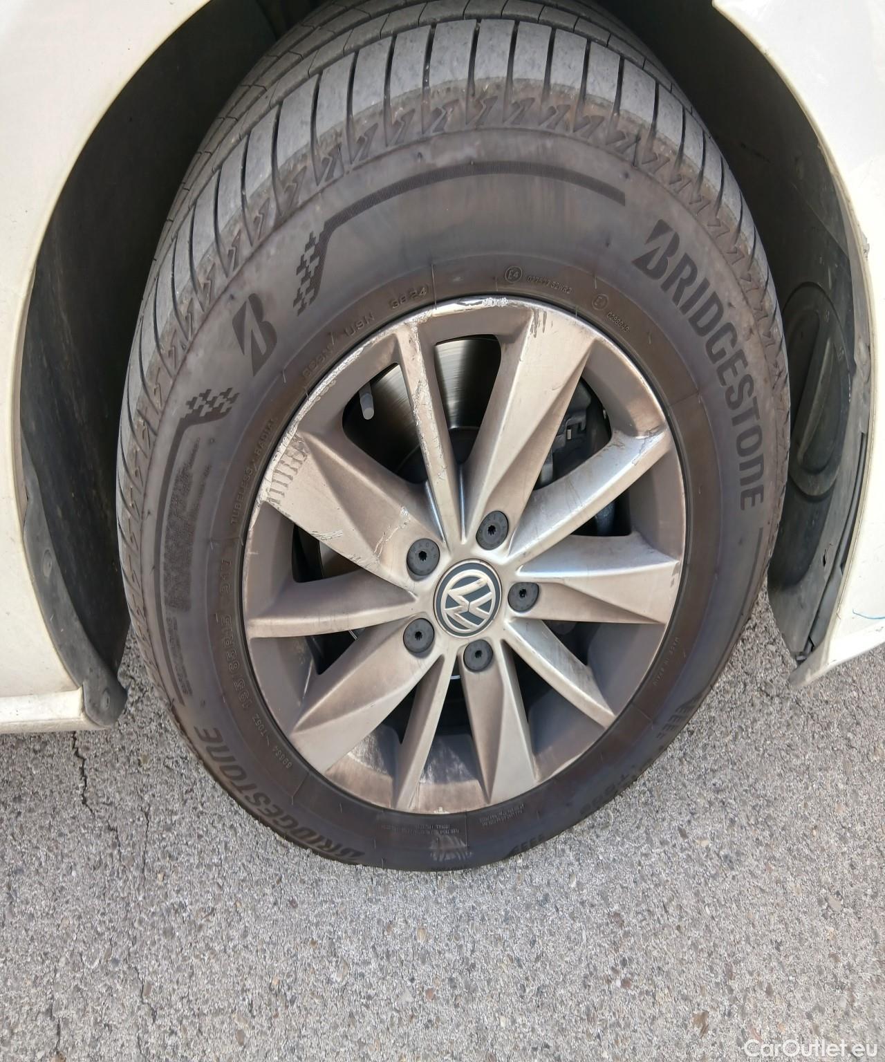  Volkswagen  Golf  VOLKSWAGEN / 2016 / 5P / berlina con portón Last Edition 1.6 TDI 85kW (115CV) #32