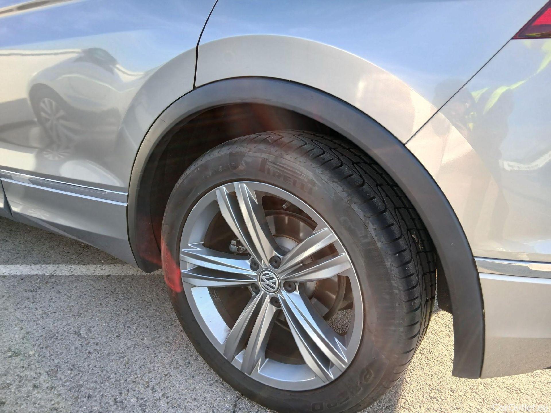  Volkswagen  Tiguan VOLKSWAGEN  / 2016 / 5P / todoterreno Advance 2.0 TDI 110kW (150CV) DSG #40