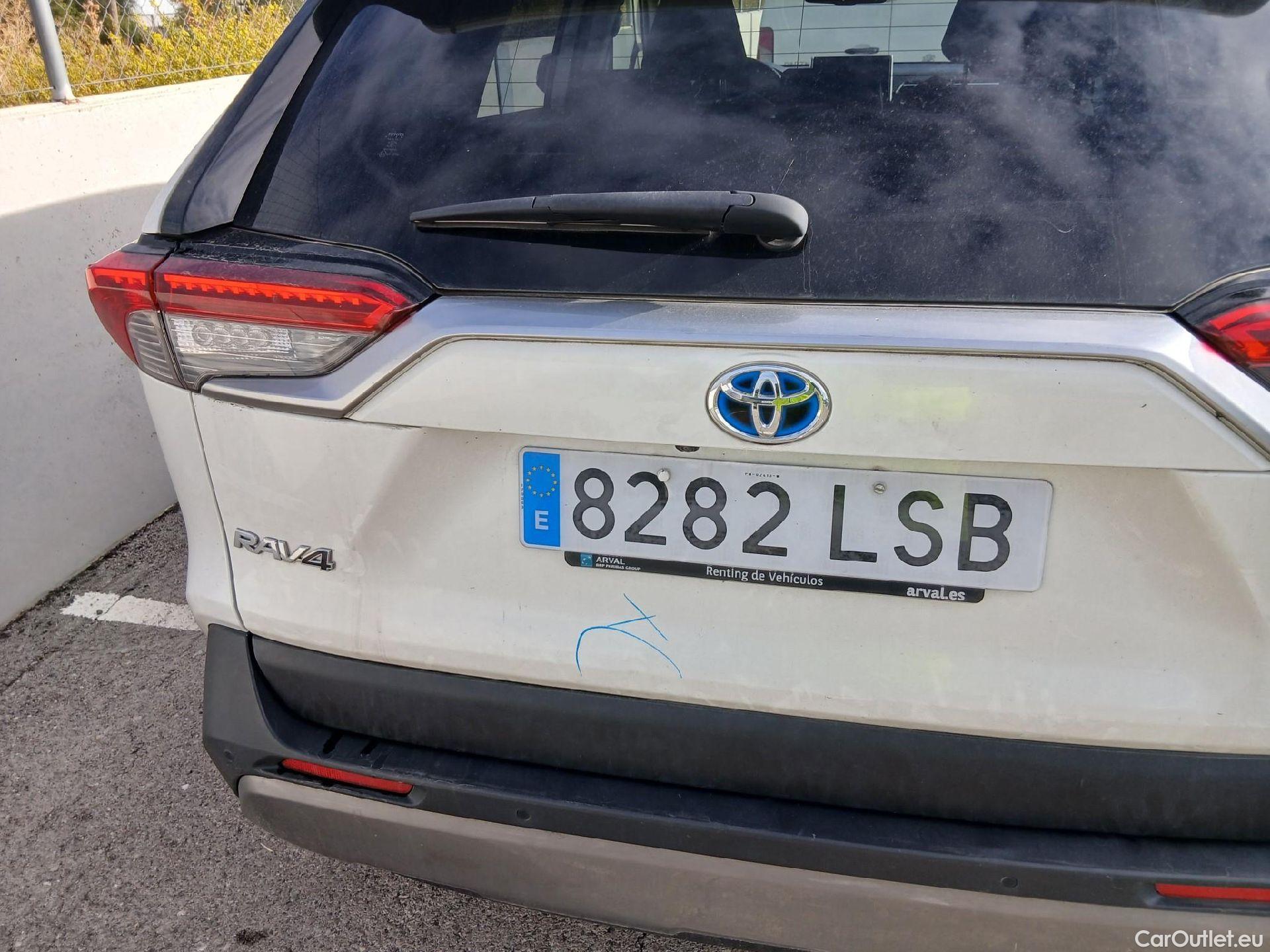  Toyota  RAV4 TOYOTA  / 2018 / 5P / todoterreno 2.5l 220H Advance #21