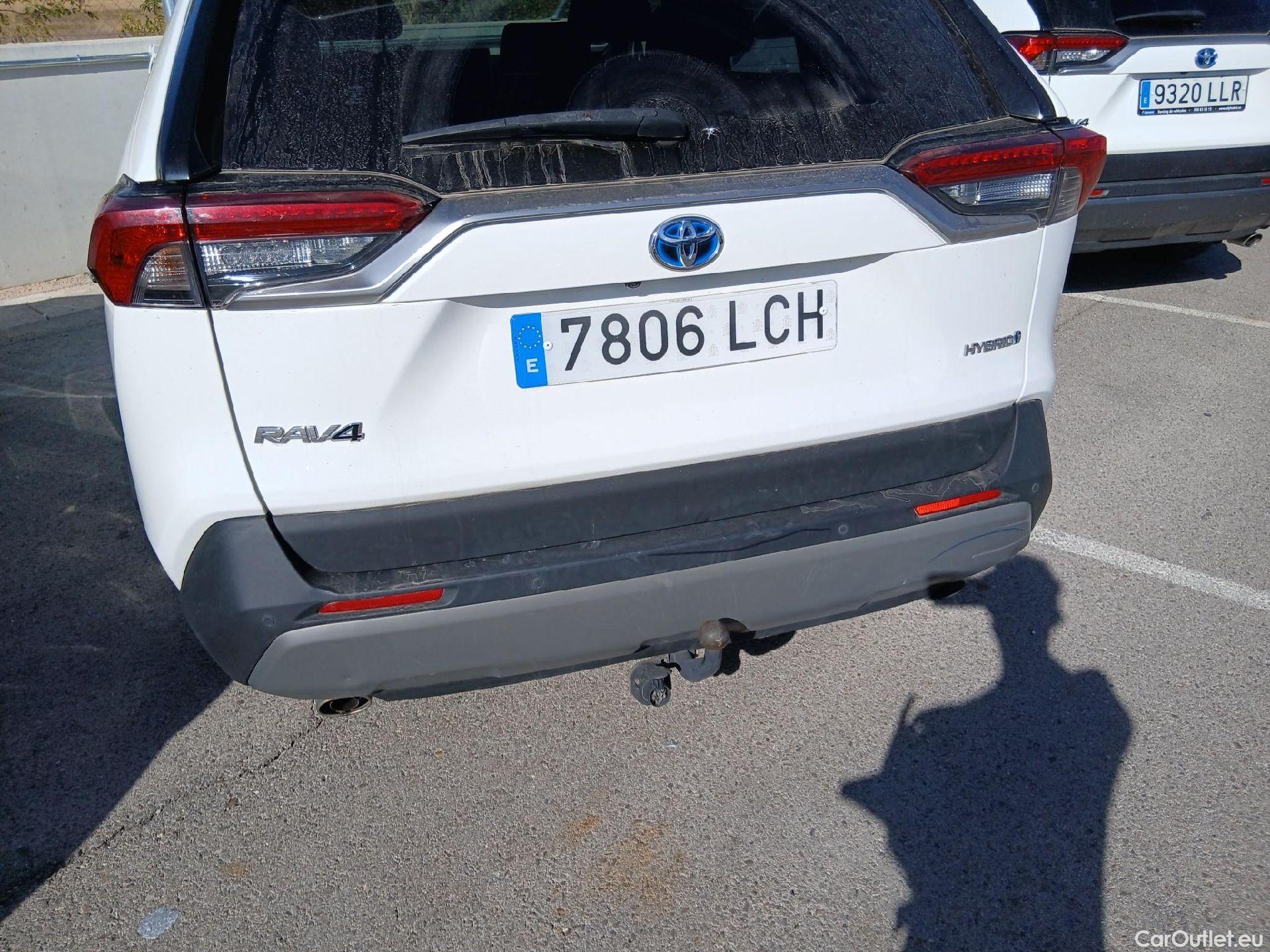  Toyota  RAV4 TOYOTA  / 2018 / 5P / todoterreno 2.5l 220H Advance 4WD #32