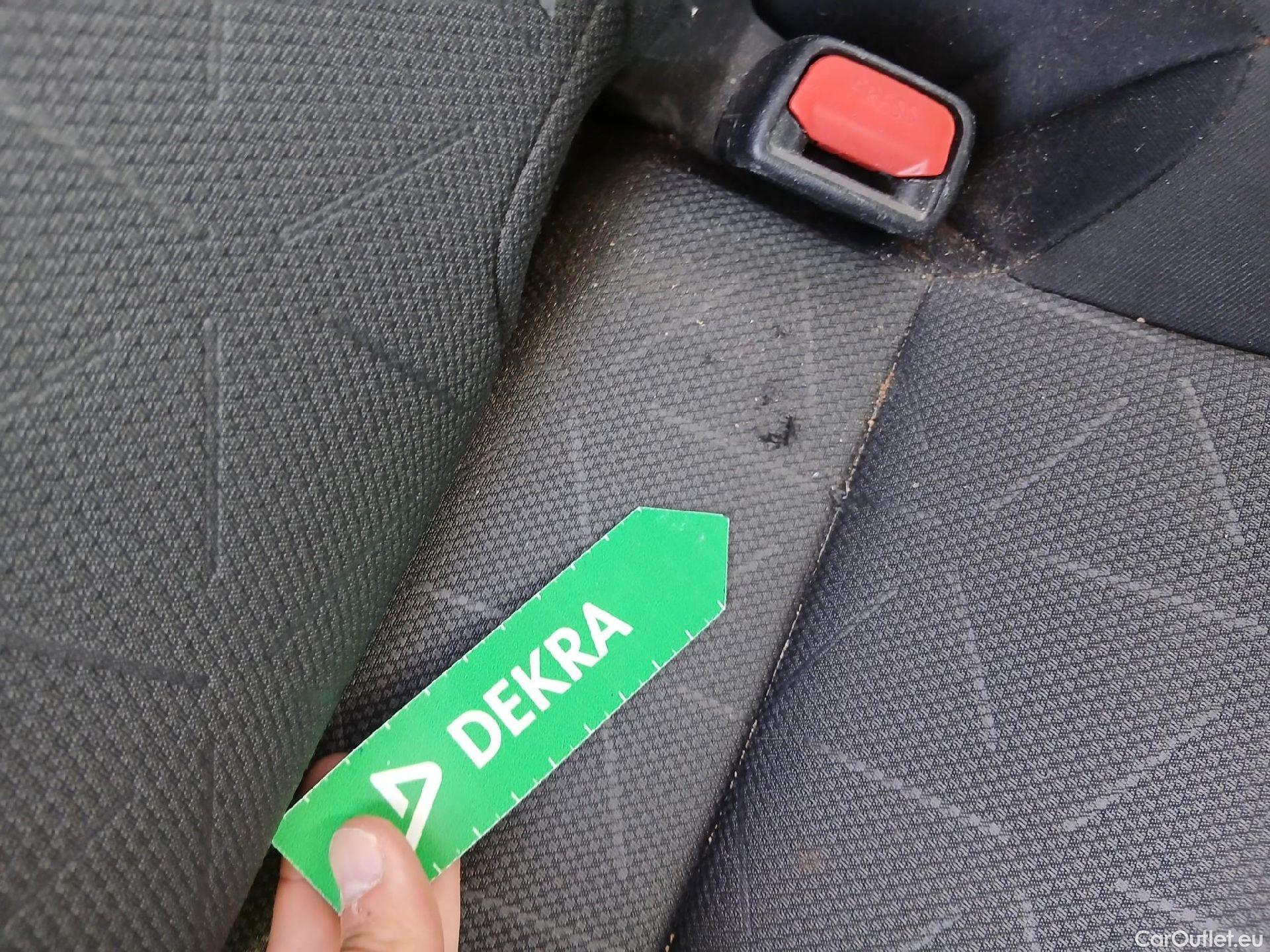  Toyota  RAV4 TOYOTA  / 2018 / 5P / todoterreno 2.5l 220H Advance 4WD #41