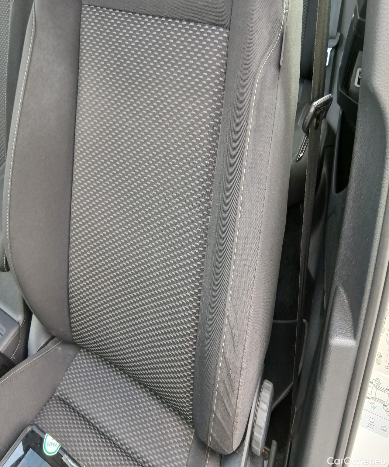  Volkswagen  Golf  VOLKSWAGEN / 2016 / 5P / berlina con portón Last Edition 1.6 TDI 85kW (115CV) #12