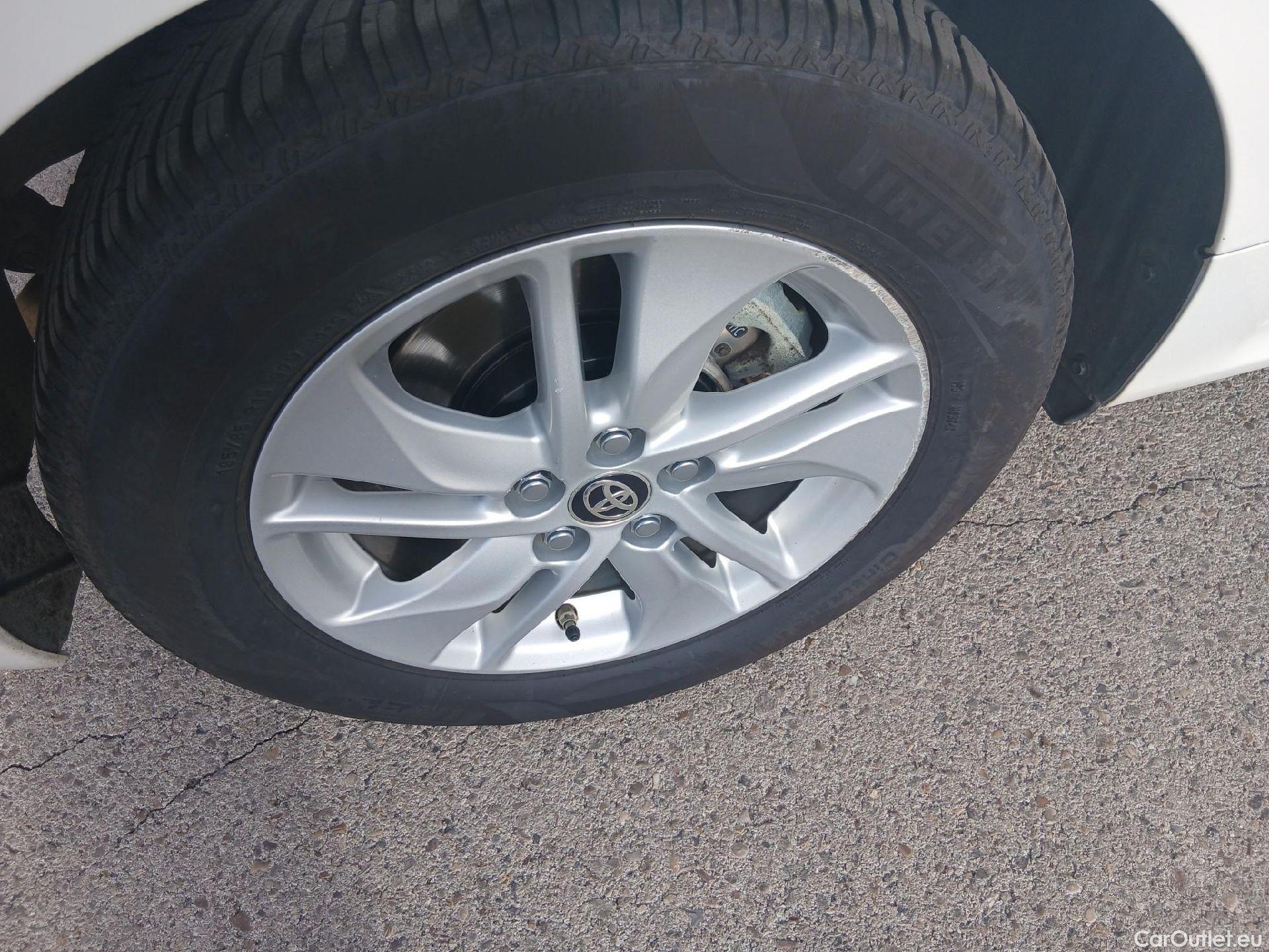  Toyota  Yaris TOYOTA  / 2020 / 5P / berlina con portón 1.5 120H Business Plus #18