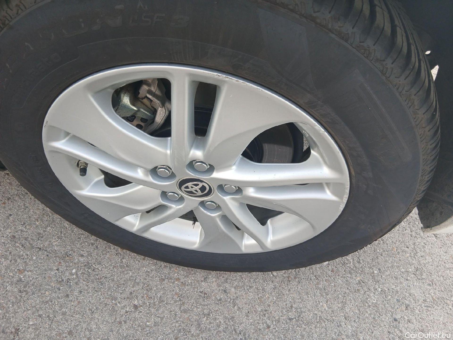  Toyota  Yaris TOYOTA  / 2020 / 5P / berlina con portón 1.5 120H Business Plus #11