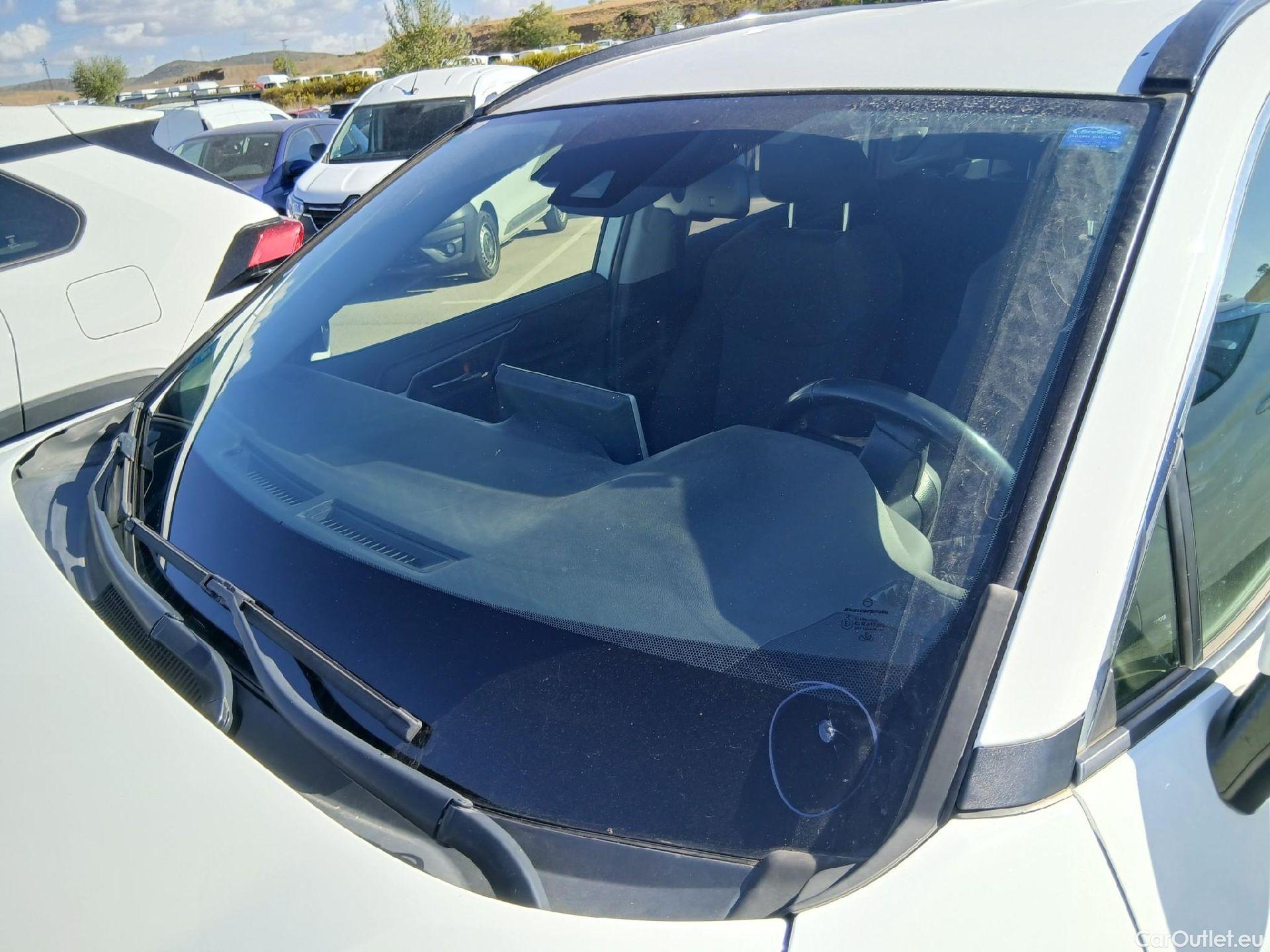  Toyota  RAV4 TOYOTA  / 2018 / 5P / todoterreno 2.5l 220H Advance 4WD #19
