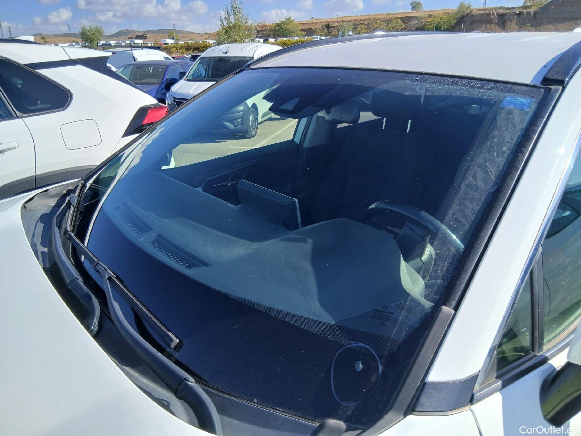  Toyota  RAV4 TOYOTA  / 2018 / 5P / todoterreno 2.5l 220H Advance 4WD #17