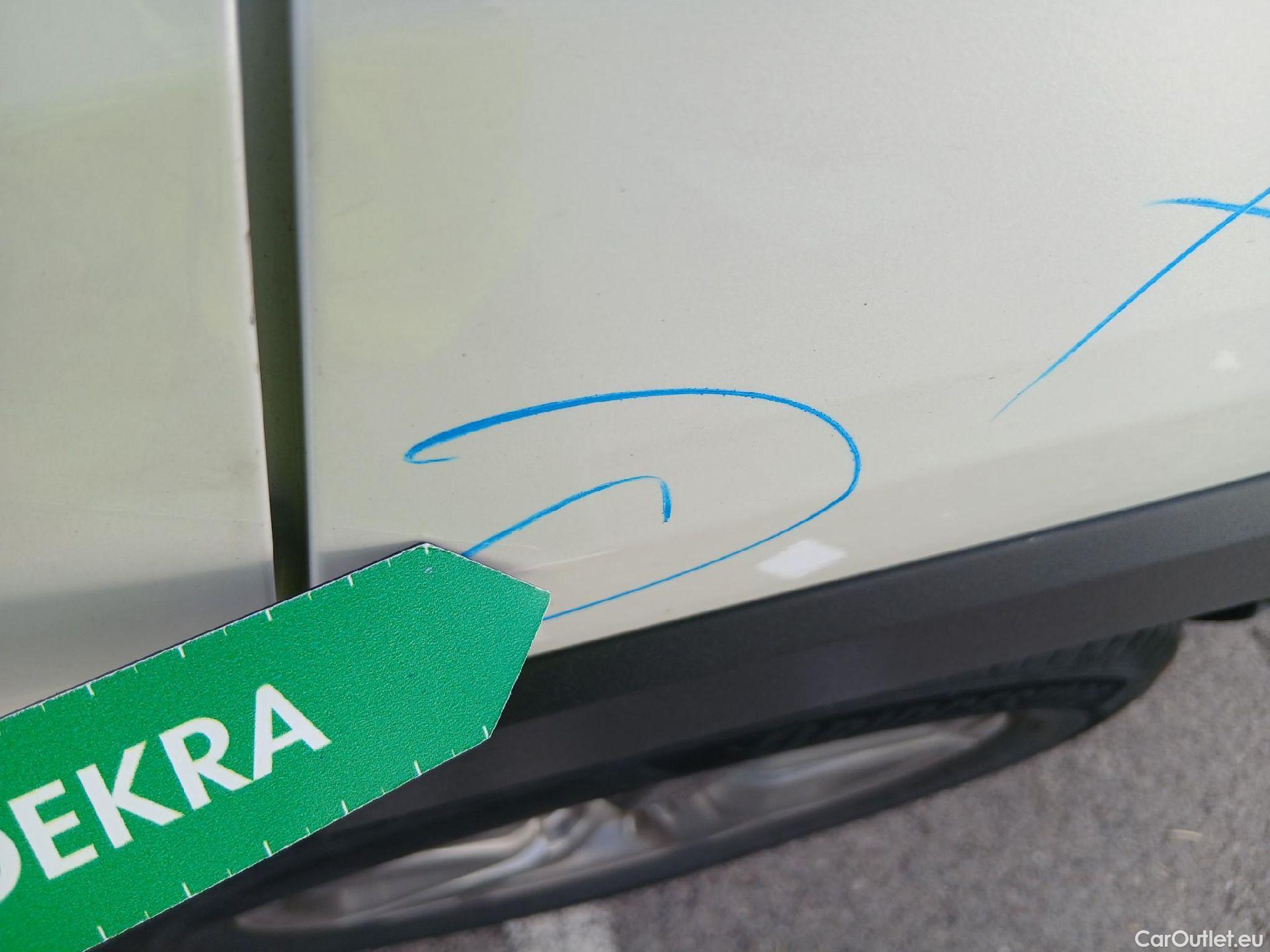 Toyota  RAV4 TOYOTA  / 2018 / 5P / todoterreno 2.5l 220H Advance #16